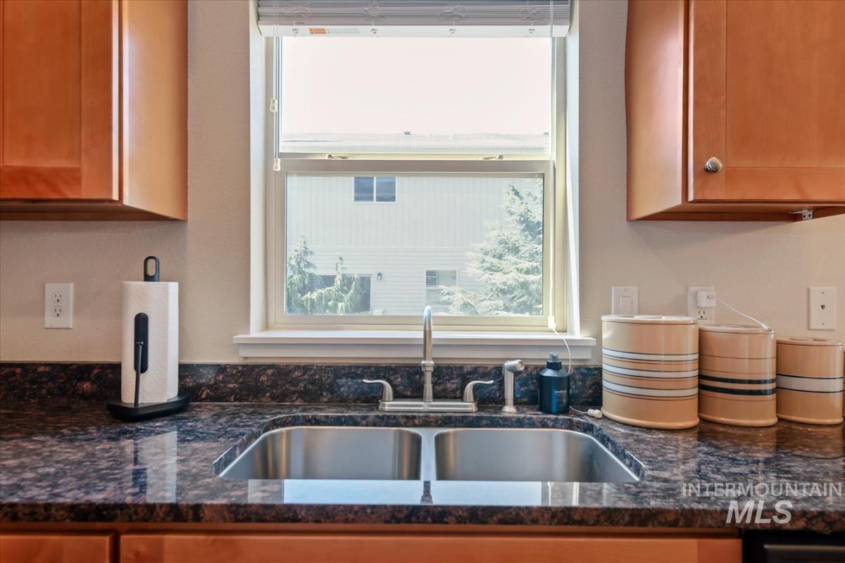 8695 W Pine Valley Ln, Boise, Idaho 83709, 3 Bedrooms, 2.5 Bathrooms, Residential For Sale, Price $345,950,MLS 98991624