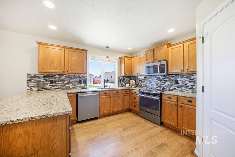 8104 S Happy Valley Rd, Kuna, Idaho 83634, 4 Bedrooms, 2.5 Bathrooms, Residential For Sale, Price $648,000,MLS 98991626