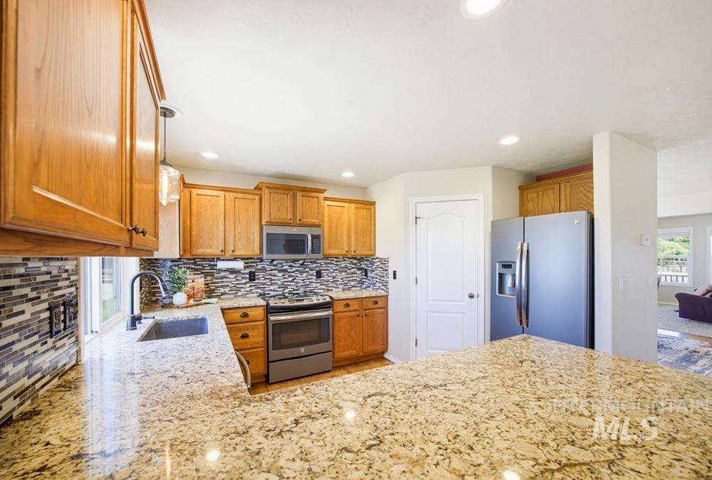 8104 S Happy Valley Rd, Kuna, Idaho 83634, 4 Bedrooms, 2.5 Bathrooms, Residential For Sale, Price $648,000,MLS 98991626