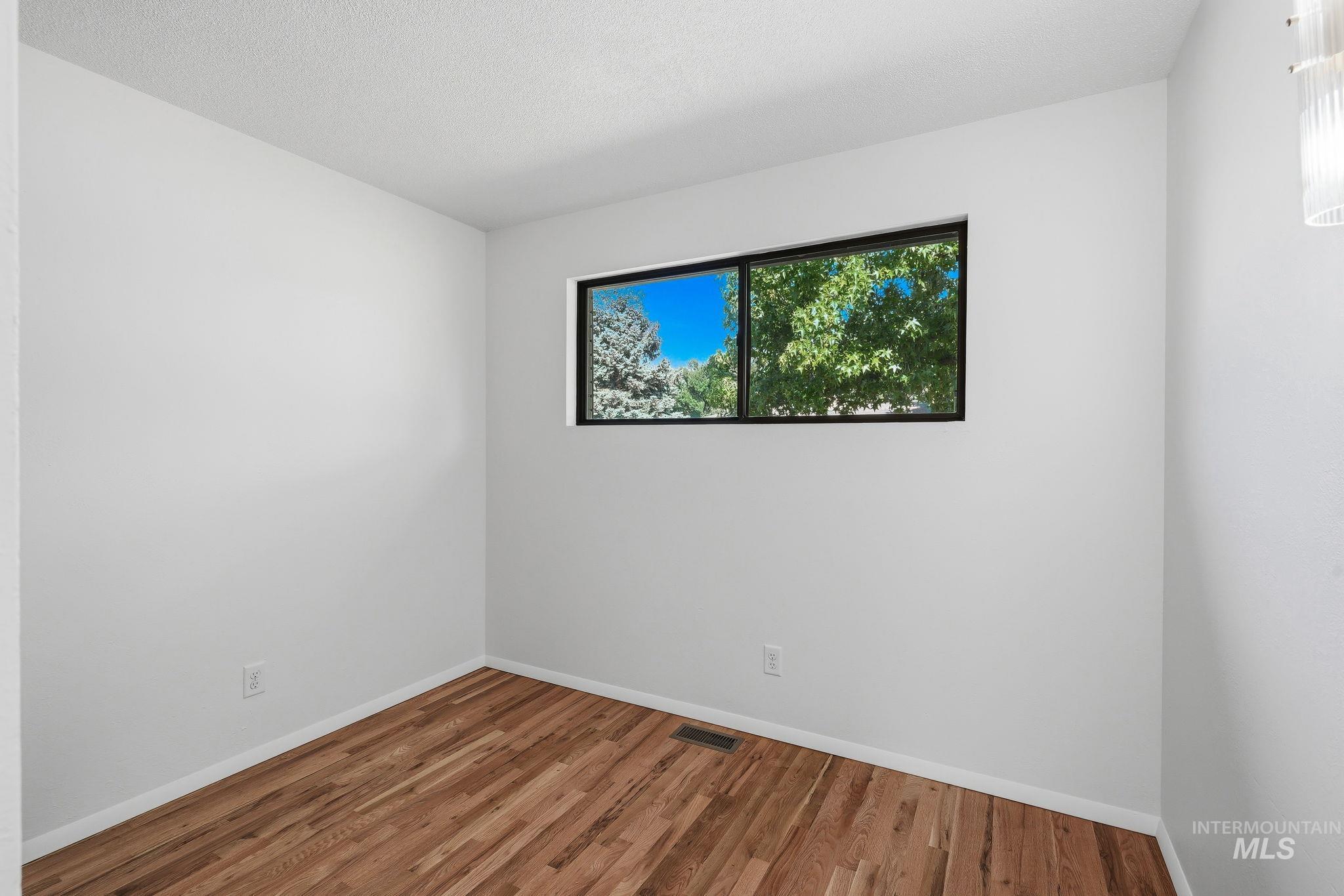 3513 W Normandie Drive, Boise, Idaho 83705, 5 Bedrooms, 2 Bathrooms, Residential For Sale, Price $499,900,MLS 98991627