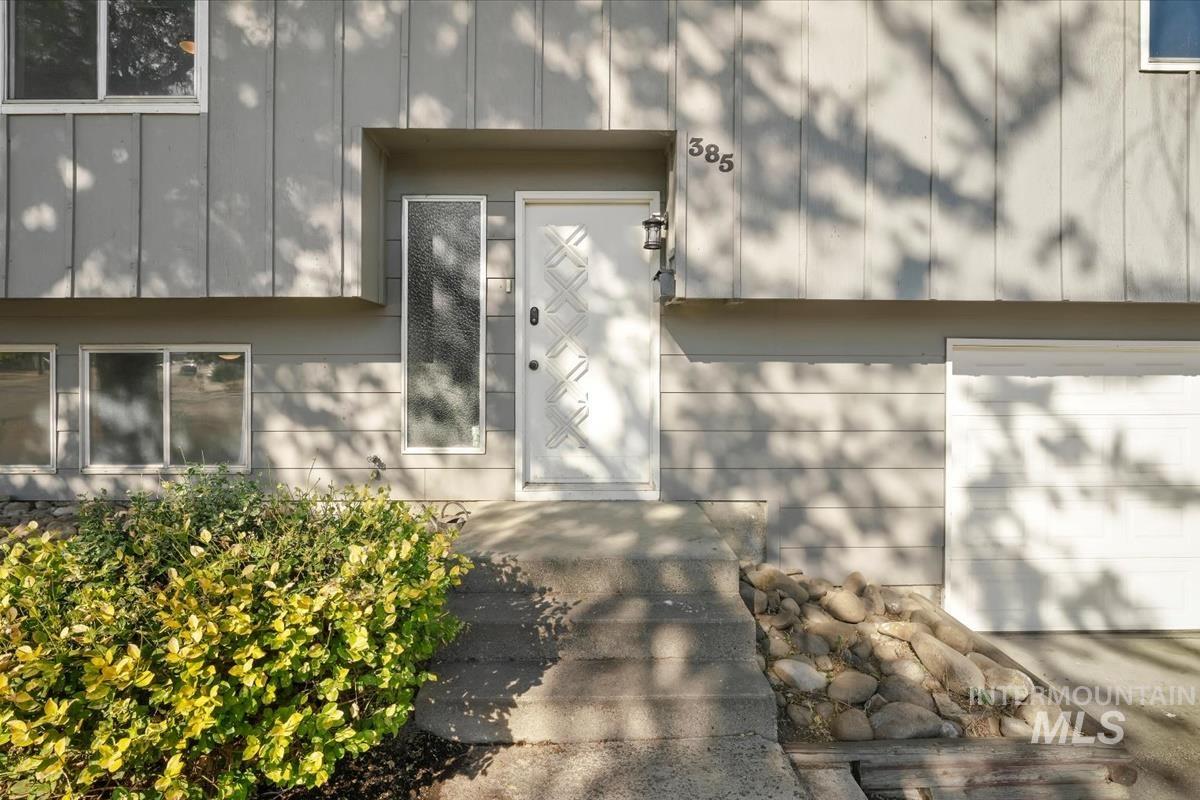 385 S 5th East, Mountain Home, Idaho 83647, 4 Bedrooms, 2 Bathrooms, Residential For Sale, Price $355,000,MLS 98991629