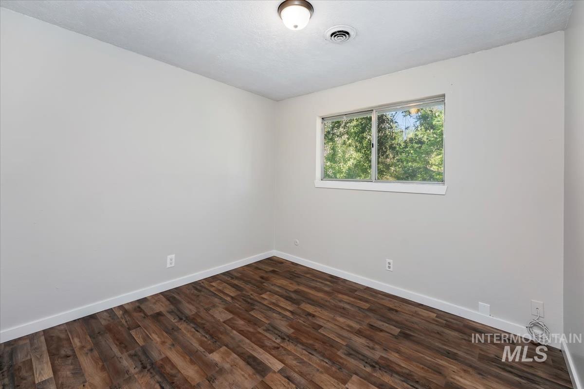 385 S 5th East, Mountain Home, Idaho 83647, 4 Bedrooms, 2 Bathrooms, Residential For Sale, Price $355,000,MLS 98991629