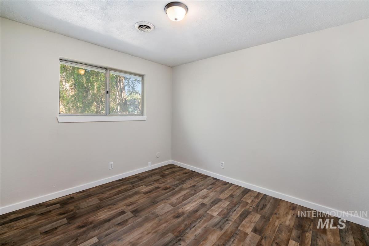 385 S 5th East, Mountain Home, Idaho 83647, 4 Bedrooms, 2 Bathrooms, Residential For Sale, Price $355,000,MLS 98991629
