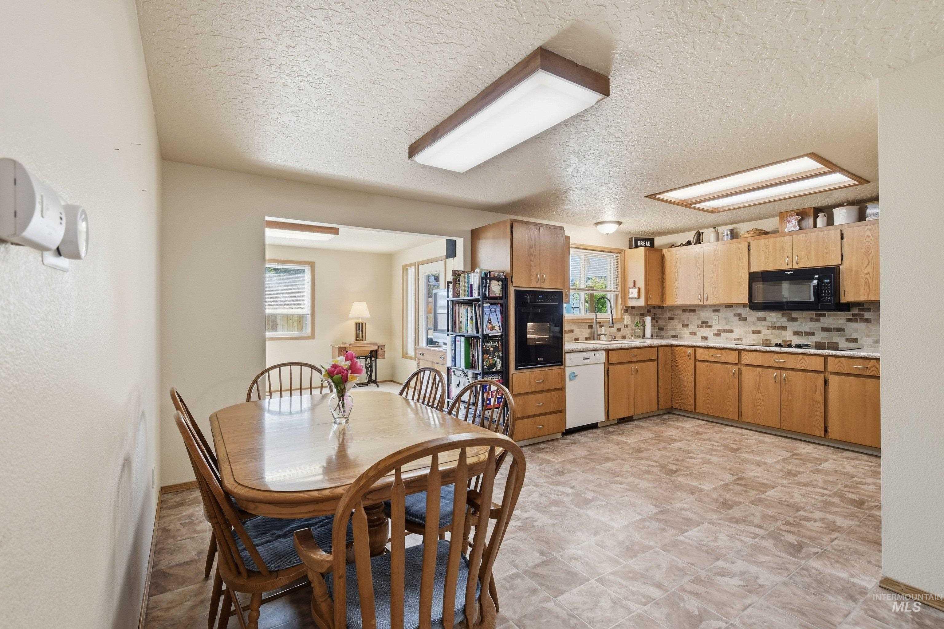 2020 S Juniper Street, Nampa, Idaho 83686, 3 Bedrooms, 2 Bathrooms, Residential For Sale, Price $369,900,MLS 98991630