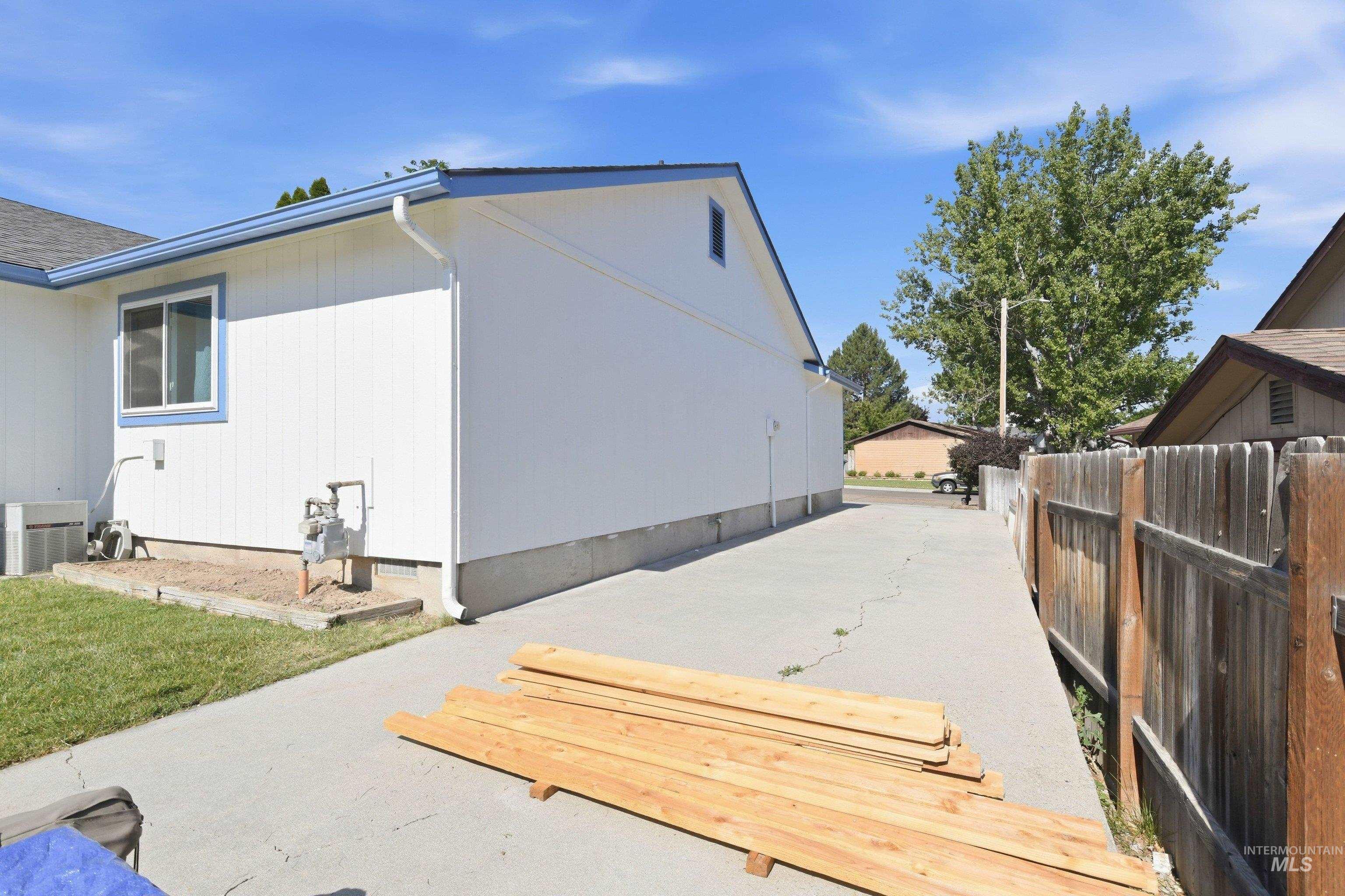 2020 S Juniper Street, Nampa, Idaho 83686, 3 Bedrooms, 2 Bathrooms, Residential For Sale, Price $369,900,MLS 98991630
