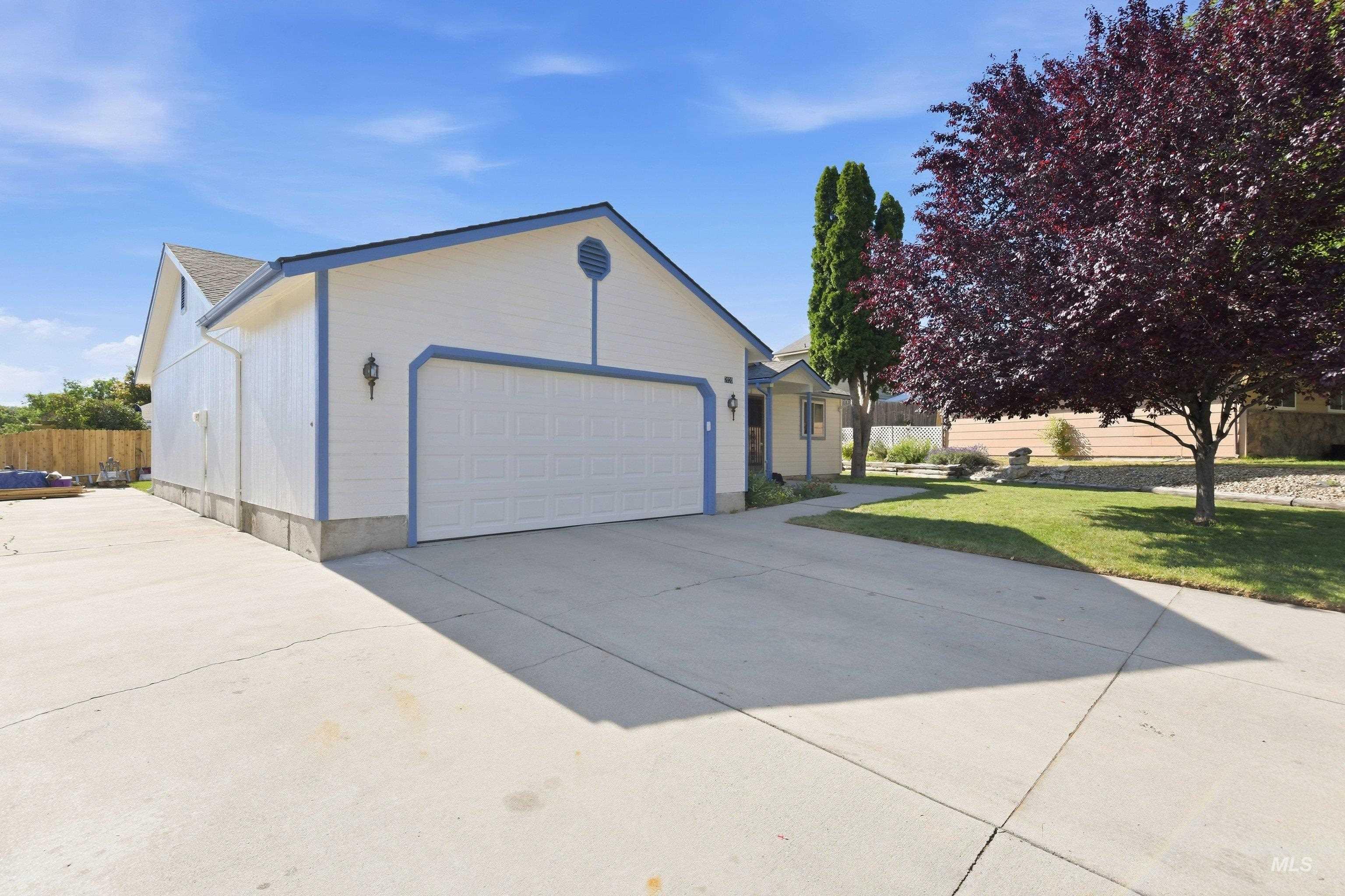 2020 S Juniper Street, Nampa, Idaho 83686, 3 Bedrooms, 2 Bathrooms, Residential For Sale, Price $369,900,MLS 98991630