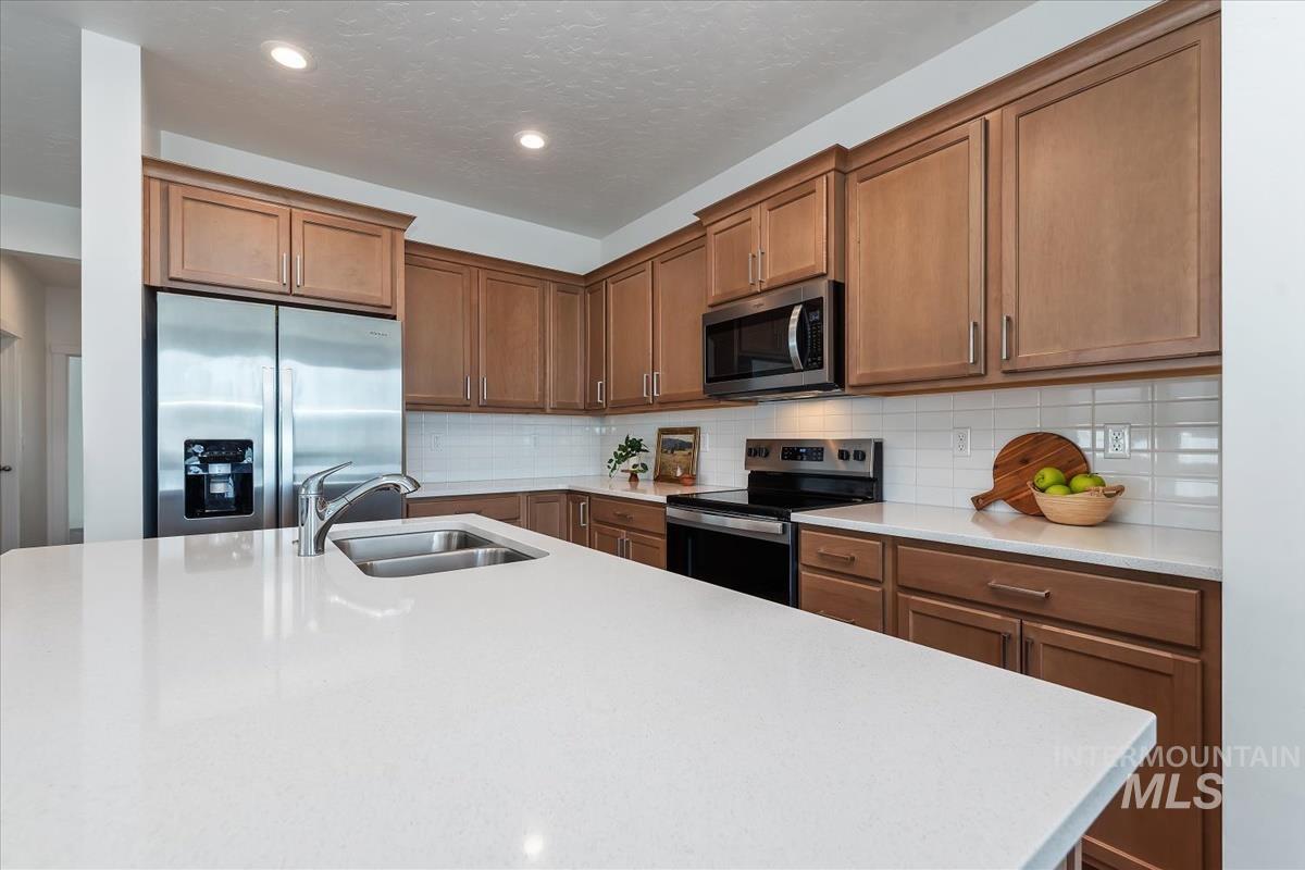 14661 Wing Spread Dr, Caldwell, Idaho 83607, 3 Bedrooms, 2 Bathrooms, Residential For Sale, Price $369,000,MLS 98991632