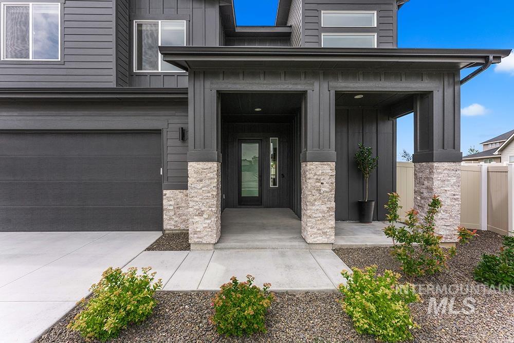 8113 S Granite Ridge Way, Boise, Idaho 83716, 4 Bedrooms, 2.5 Bathrooms, Residential For Sale, Price $725,000,MLS 98991635