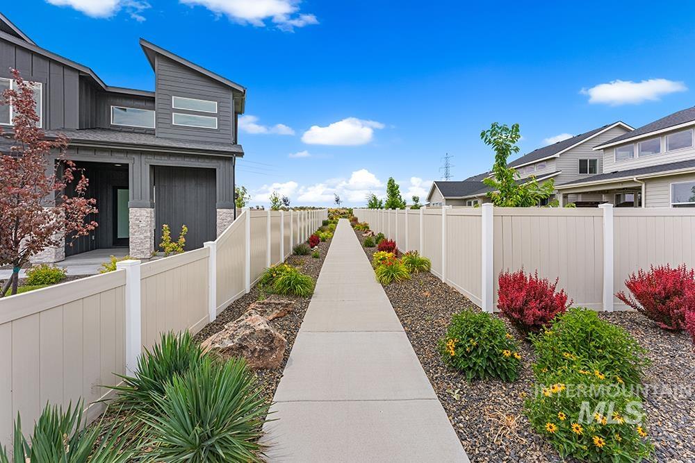 8113 S Granite Ridge Way, Boise, Idaho 83716, 4 Bedrooms, 2.5 Bathrooms, Residential For Sale, Price $725,000,MLS 98991635