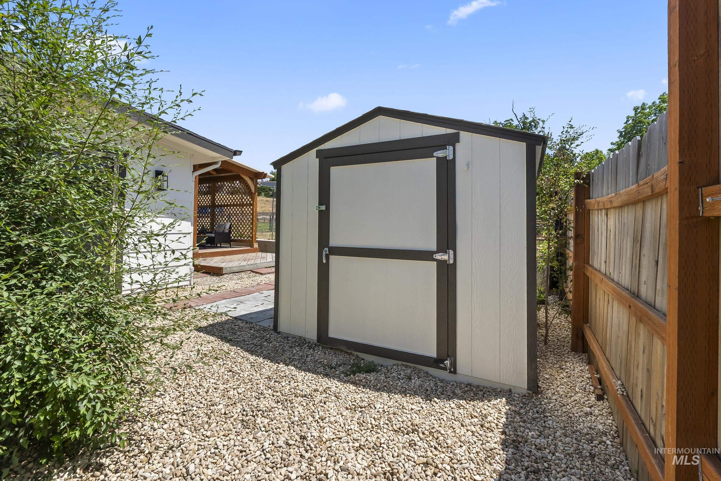 6482 N Portsmouth Ave, Boise, Idaho 83714-6114, 3 Bedrooms, 2 Bathrooms, Residential For Sale, Price $495,000,MLS 98991636