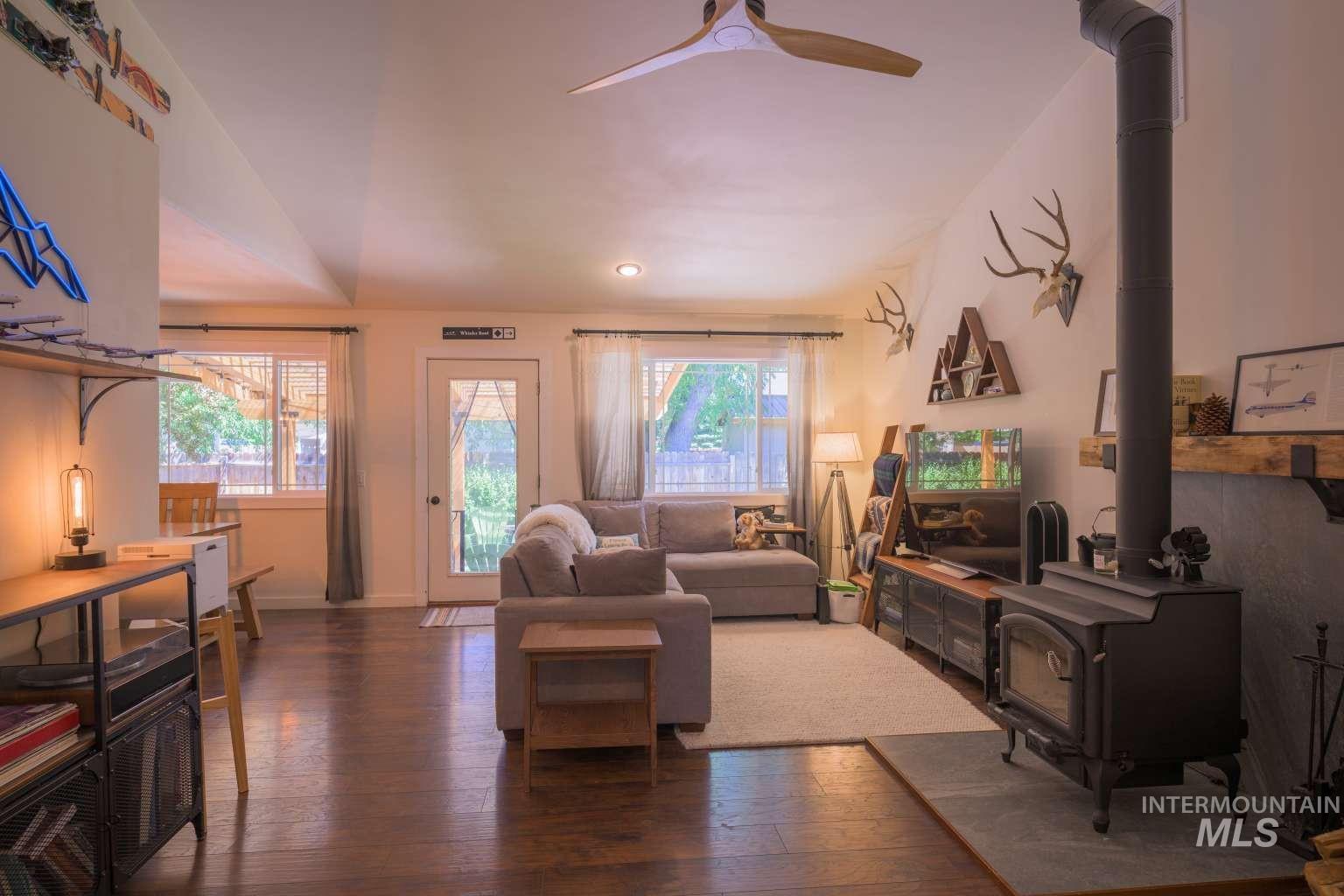 1021 Cherry Hill Dr, Hailey, Idaho 83333, 3 Bedrooms, 2 Bathrooms, Residential For Sale, Price $650,000,MLS 98991637