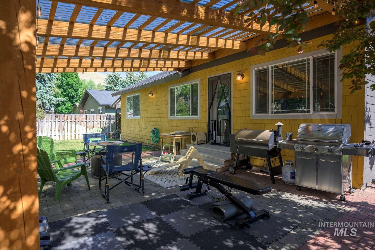 1021 Cherry Hill Dr, Hailey, Idaho 83333, 3 Bedrooms, 2 Bathrooms, Residential For Sale, Price $650,000,MLS 98991637