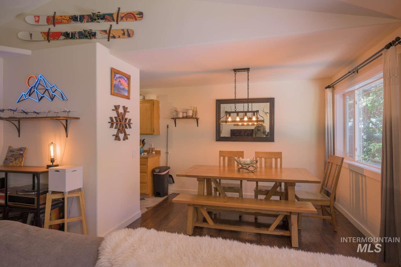 1021 Cherry Hill Dr, Hailey, Idaho 83333, 3 Bedrooms, 2 Bathrooms, Residential For Sale, Price $650,000,MLS 98991637