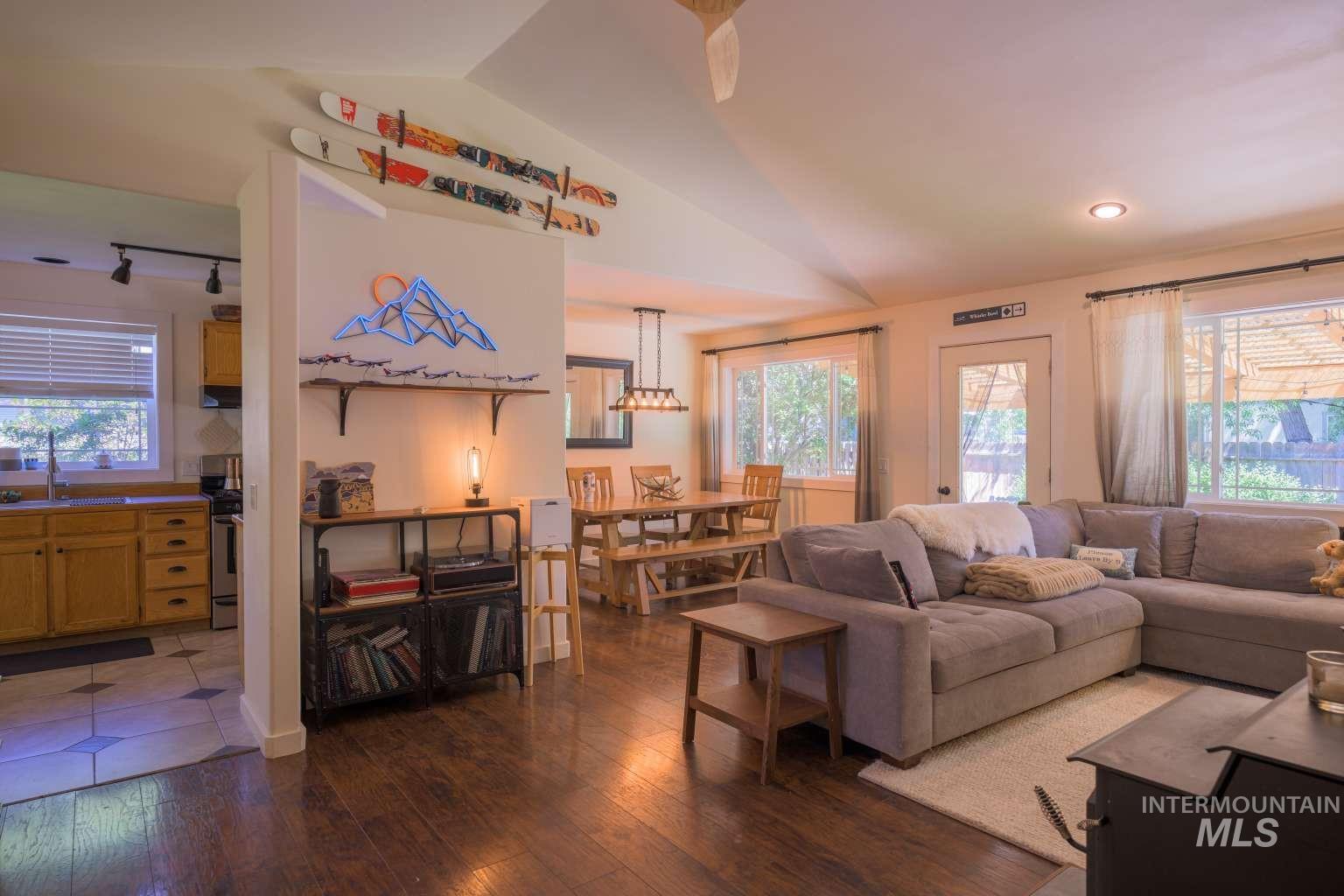 1021 Cherry Hill Dr, Hailey, Idaho 83333, 3 Bedrooms, 2 Bathrooms, Residential For Sale, Price $650,000,MLS 98991637
