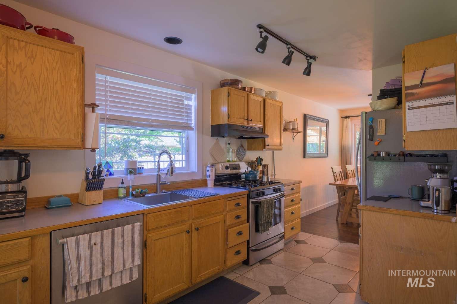 1021 Cherry Hill Dr, Hailey, Idaho 83333, 3 Bedrooms, 2 Bathrooms, Residential For Sale, Price $650,000,MLS 98991637