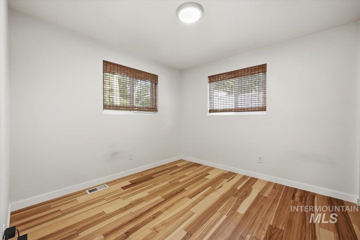 2117 N Raymond St, Boise, Idaho 83704, 3 Bedrooms, 2 Bathrooms, Residential For Sale, Price $425,000,MLS 98991638