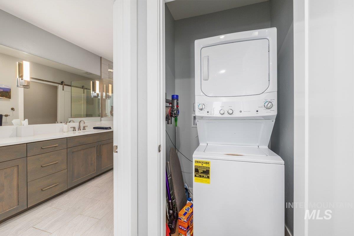 880 W River Street, Boise, Idaho 83702-0000, 1 Bedroom, 1 Bathroom, Residential For Sale, Price $549,900,MLS 98991643