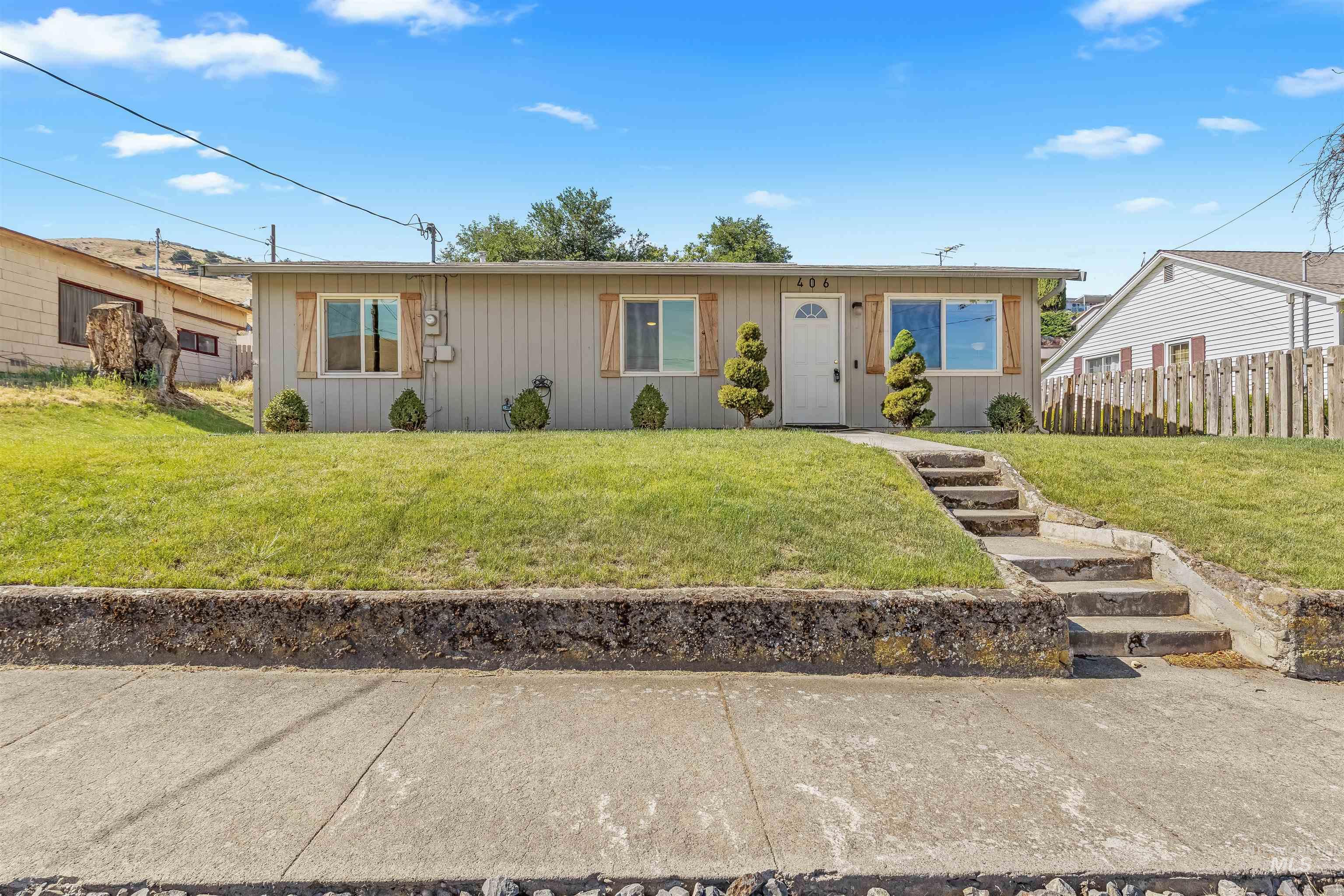 406 2nd Street, Asotin, Washington 99402, 3 Bedrooms, 1 Bathroom, Residential For Sale, Price $334,000,MLS 98991647