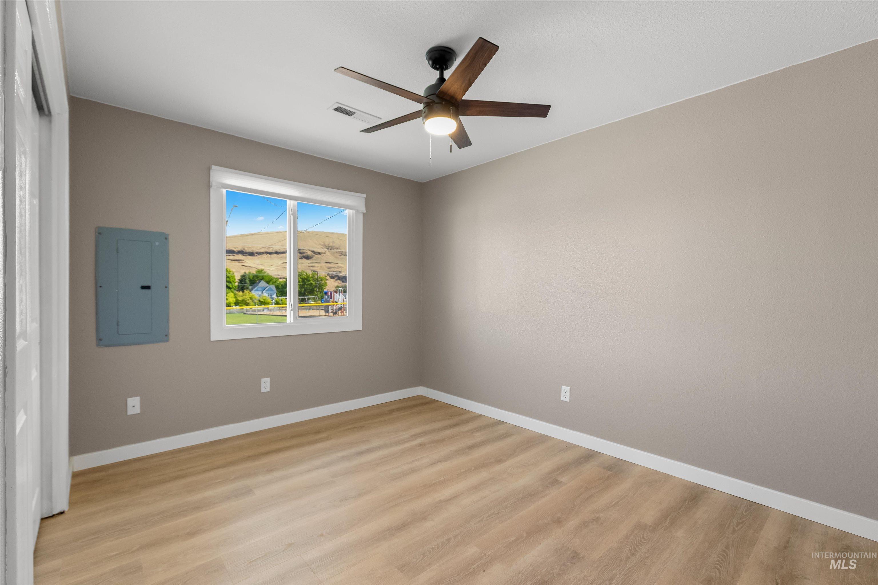 406 2nd Street, Asotin, Washington 99402, 3 Bedrooms, 1 Bathroom, Residential For Sale, Price $334,000,MLS 98991647