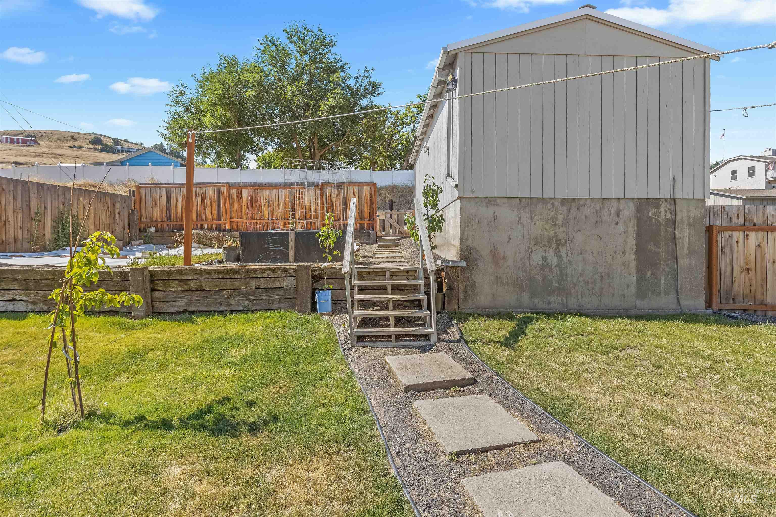 406 2nd Street, Asotin, Washington 99402, 3 Bedrooms, 1 Bathroom, Residential For Sale, Price $334,000,MLS 98991647