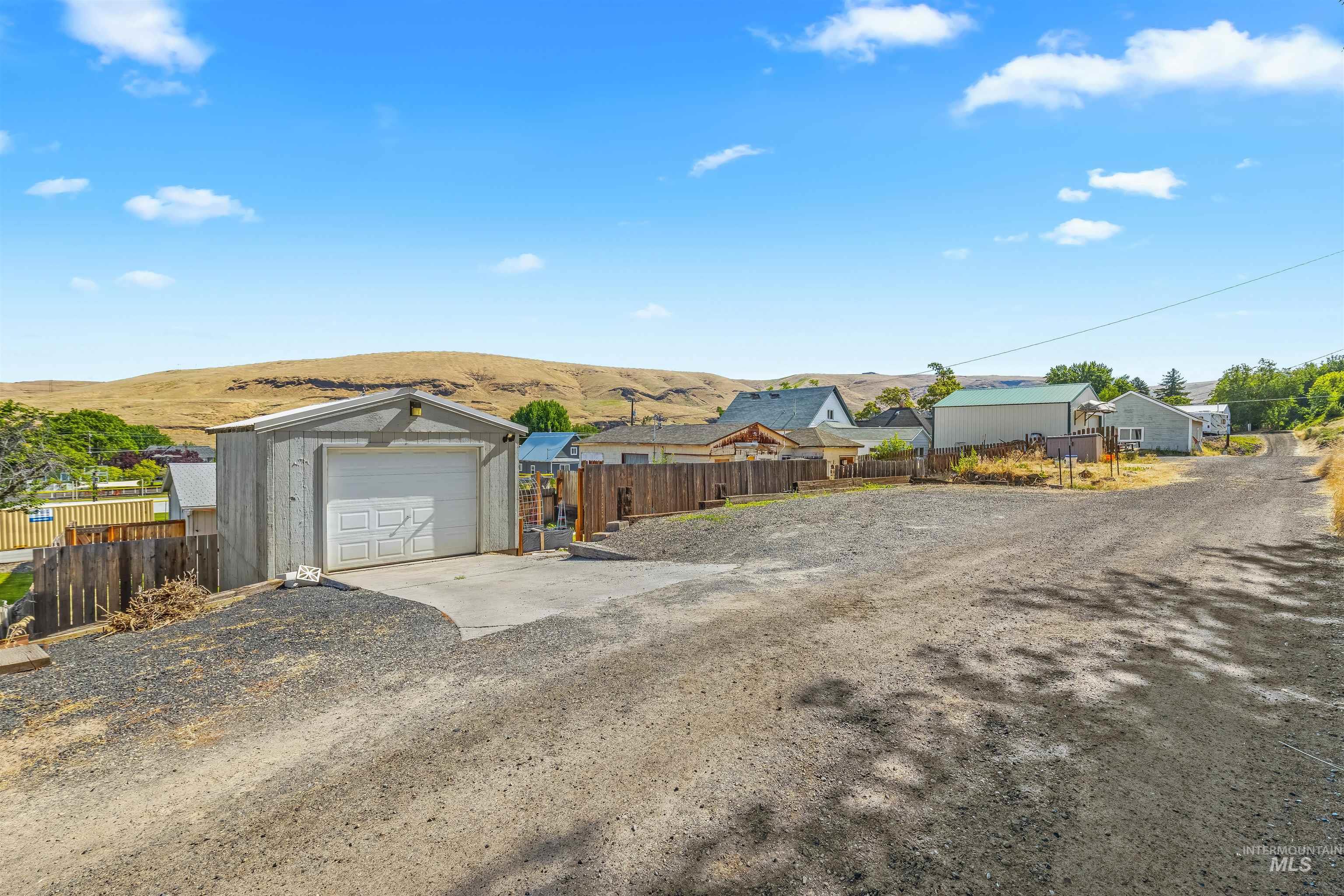 406 2nd Street, Asotin, Washington 99402, 3 Bedrooms, 1 Bathroom, Residential For Sale, Price $334,000,MLS 98991647