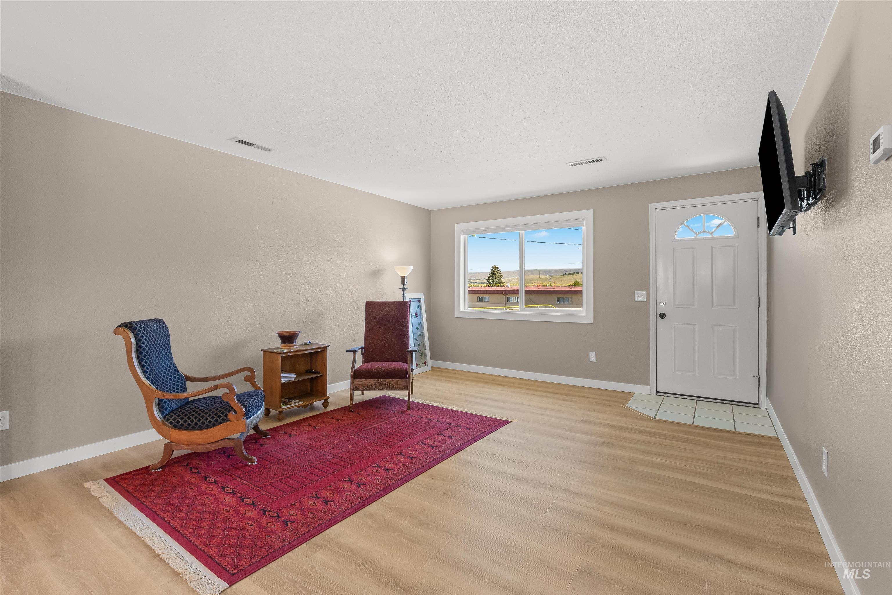 406 2nd Street, Asotin, Washington 99402, 3 Bedrooms, 1 Bathroom, Residential For Sale, Price $334,000,MLS 98991647