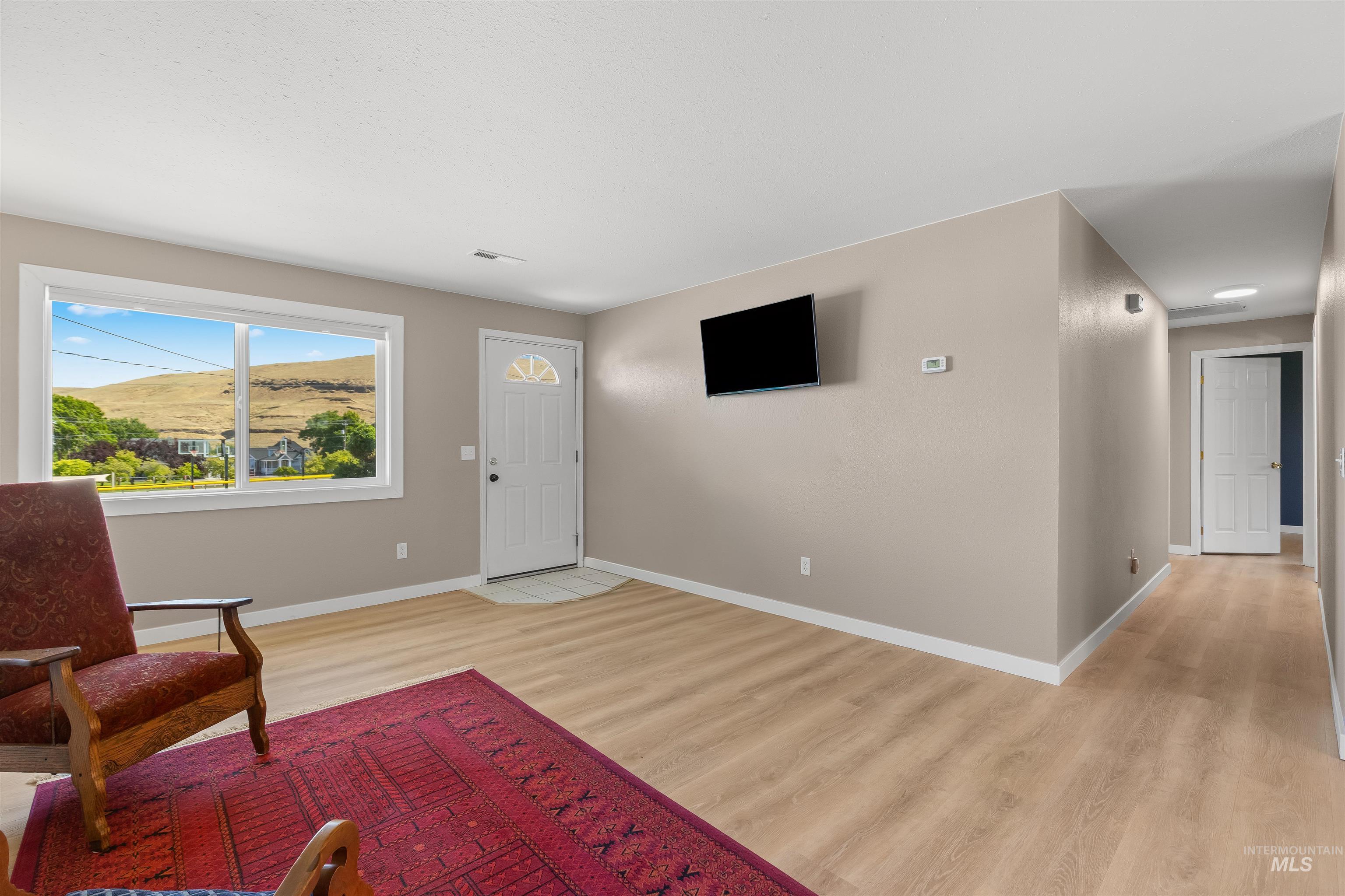 406 2nd Street, Asotin, Washington 99402, 3 Bedrooms, 1 Bathroom, Residential For Sale, Price $334,000,MLS 98991647