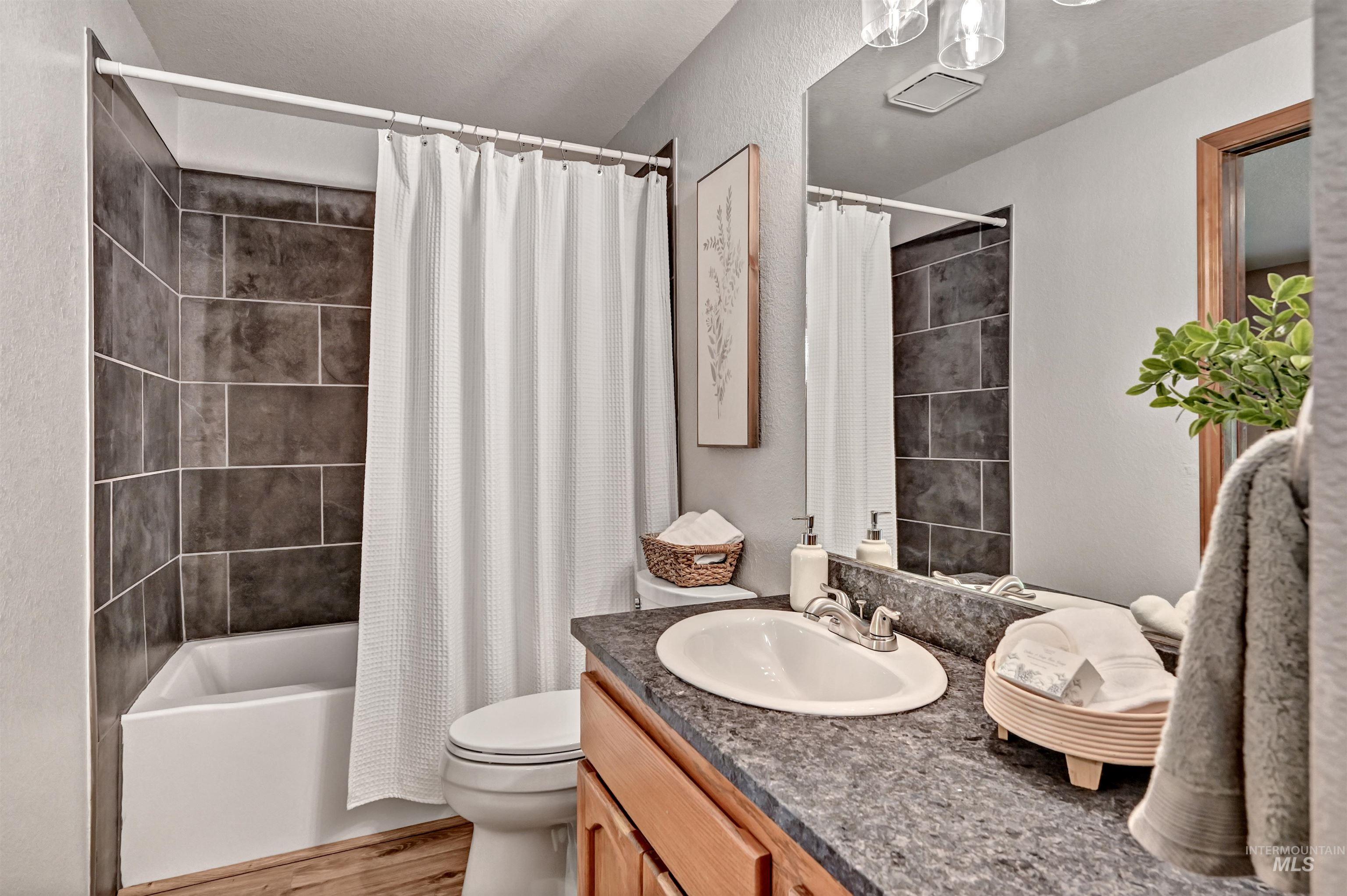 3327 S Crosspoint Ave, Boise, Idaho 83706, 3 Bedrooms, 2 Bathrooms, Residential For Sale, Price $664,900,MLS 98991648