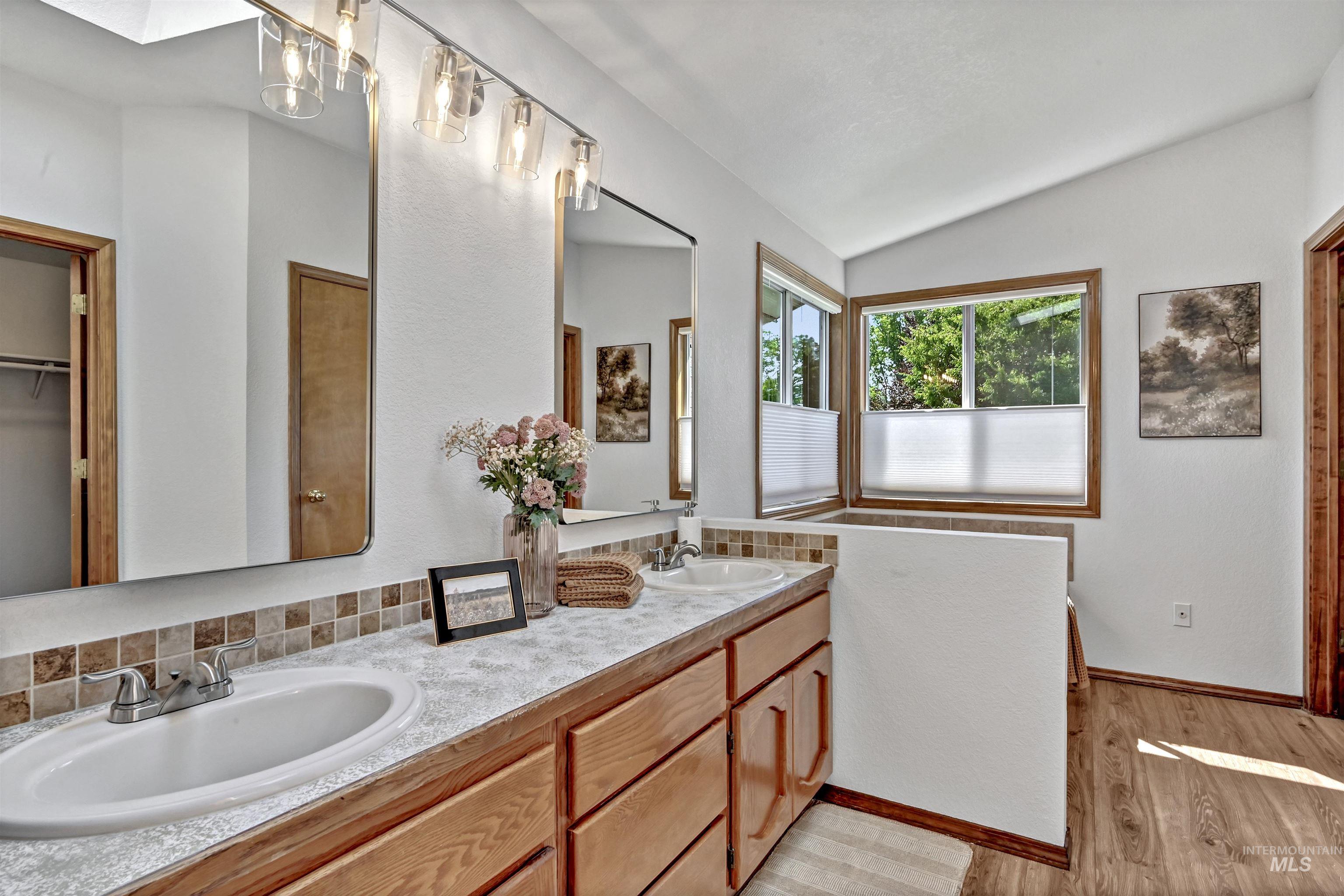 3327 S Crosspoint Ave, Boise, Idaho 83706, 3 Bedrooms, 2 Bathrooms, Residential For Sale, Price $664,900,MLS 98991648