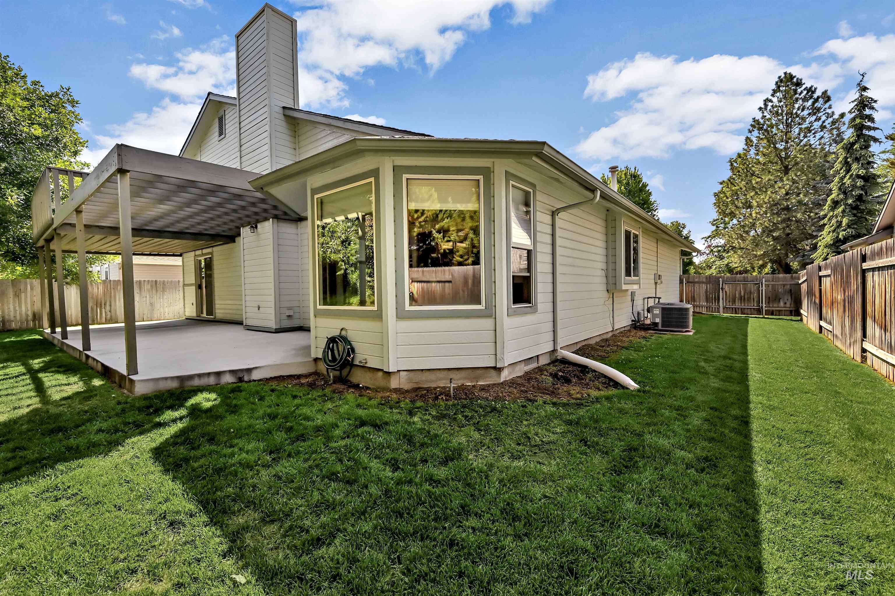 3327 S Crosspoint Ave, Boise, Idaho 83706, 3 Bedrooms, 2 Bathrooms, Residential For Sale, Price $664,900,MLS 98991648