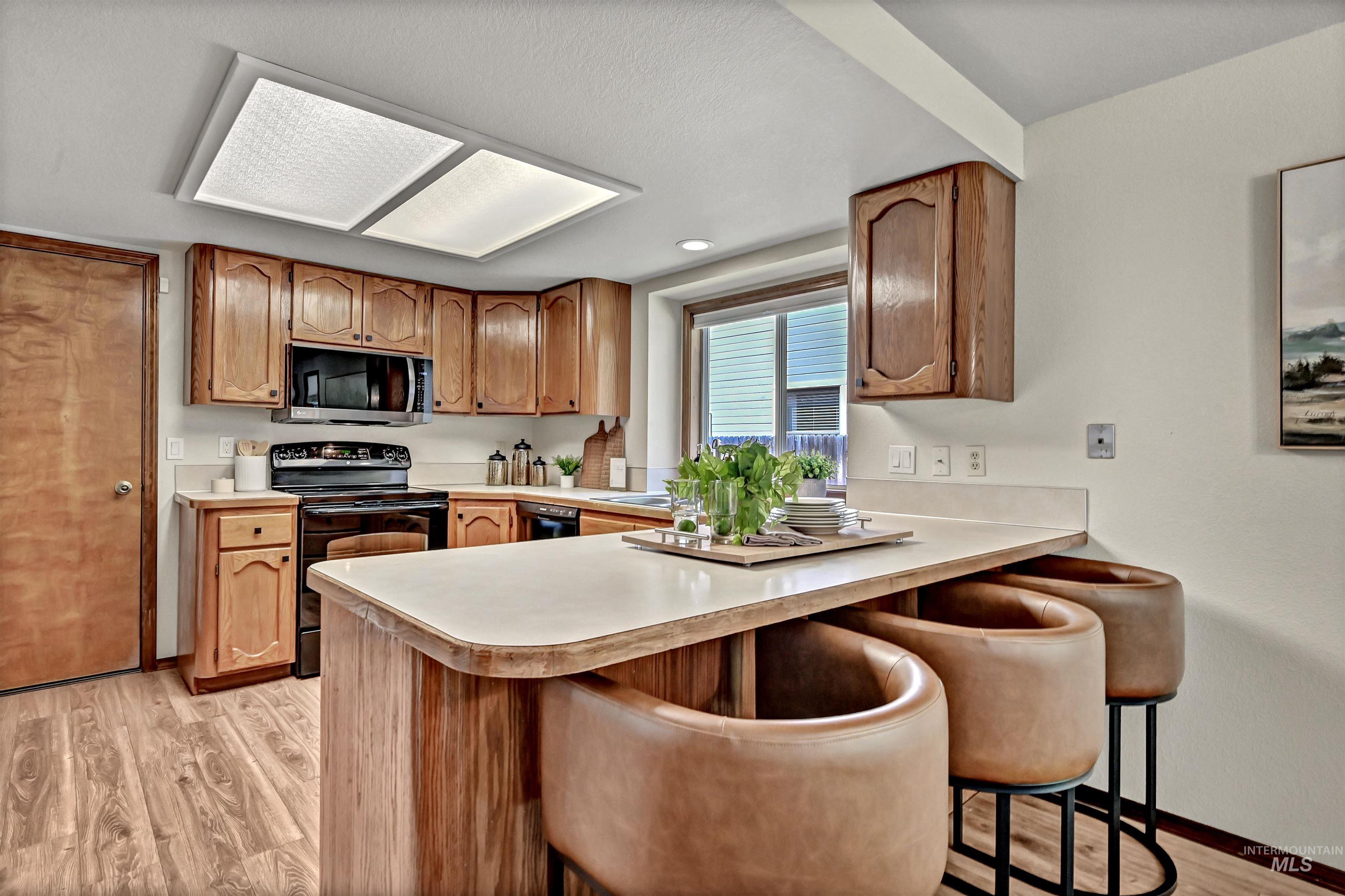 3327 S Crosspoint Ave, Boise, Idaho 83706, 3 Bedrooms, 2 Bathrooms, Residential For Sale, Price $664,900,MLS 98991648