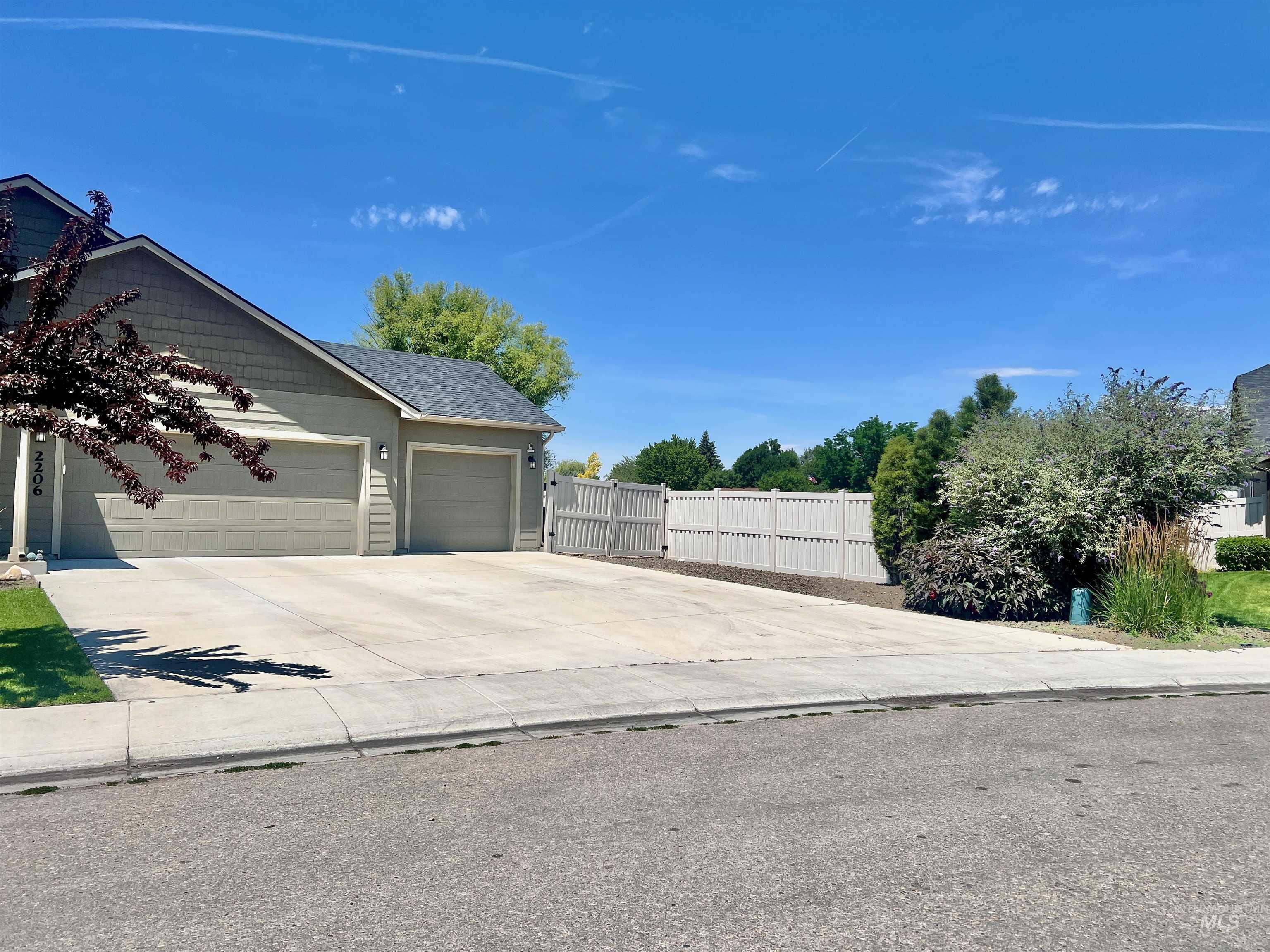 2206 E Elm Grove Drive, Nampa, Idaho 83686, 3 Bedrooms, 2 Bathrooms, Residential For Sale, Price $450,000,MLS 98991652