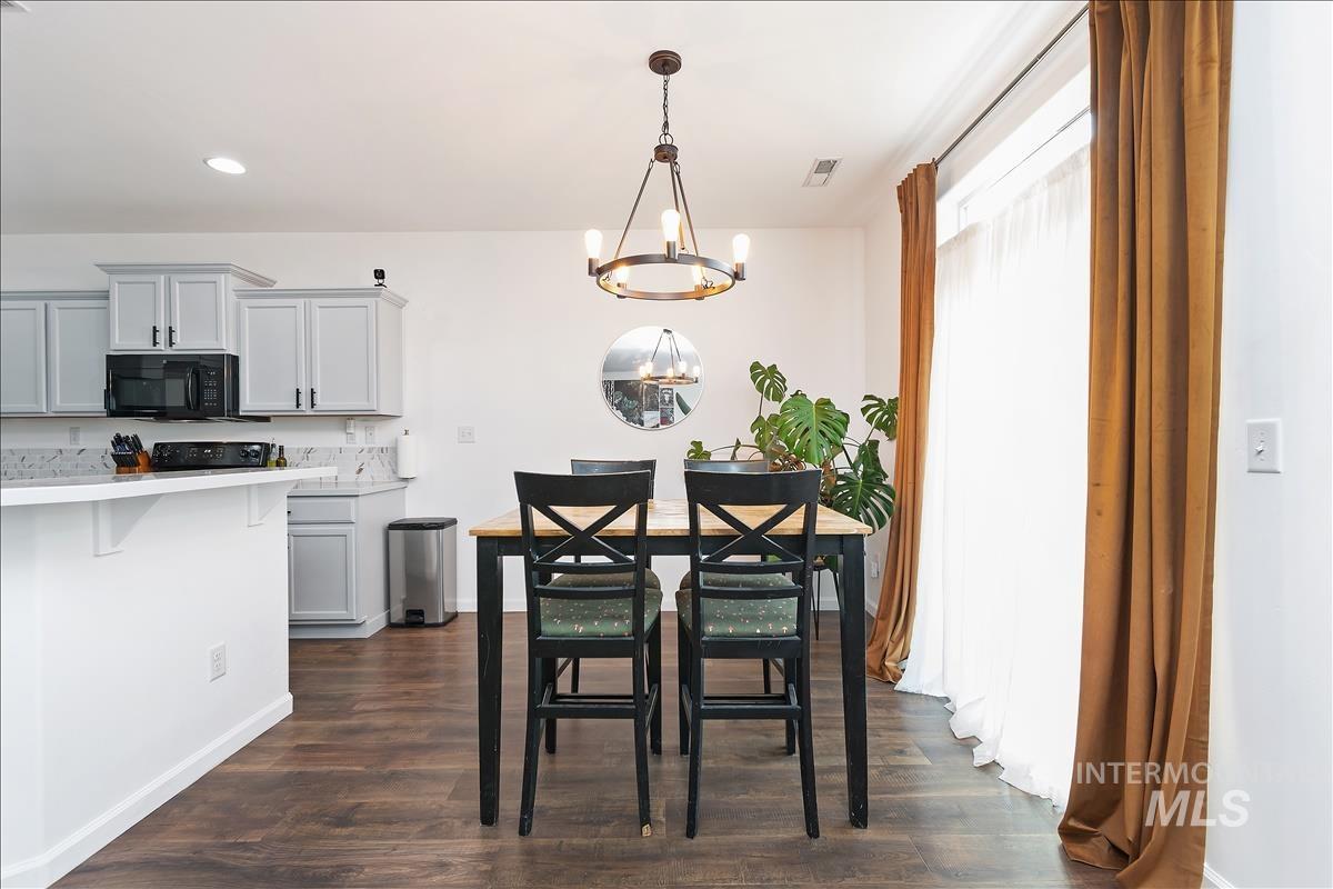 2206 E Elm Grove Drive, Nampa, Idaho 83686, 3 Bedrooms, 2 Bathrooms, Residential For Sale, Price $450,000,MLS 98991652