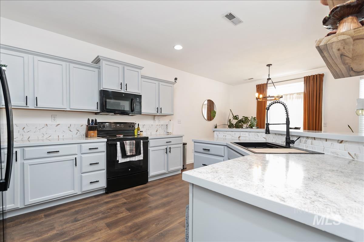 2206 E Elm Grove Drive, Nampa, Idaho 83686, 3 Bedrooms, 2 Bathrooms, Residential For Sale, Price $450,000,MLS 98991652