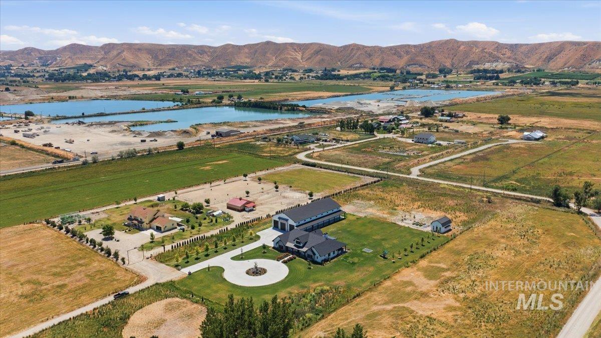 3115 4 Bits Ln, Emmett, Idaho 83617, 5 Bedrooms, 4 Bathrooms, Residential For Sale, Price $2,500,000,MLS 98991656