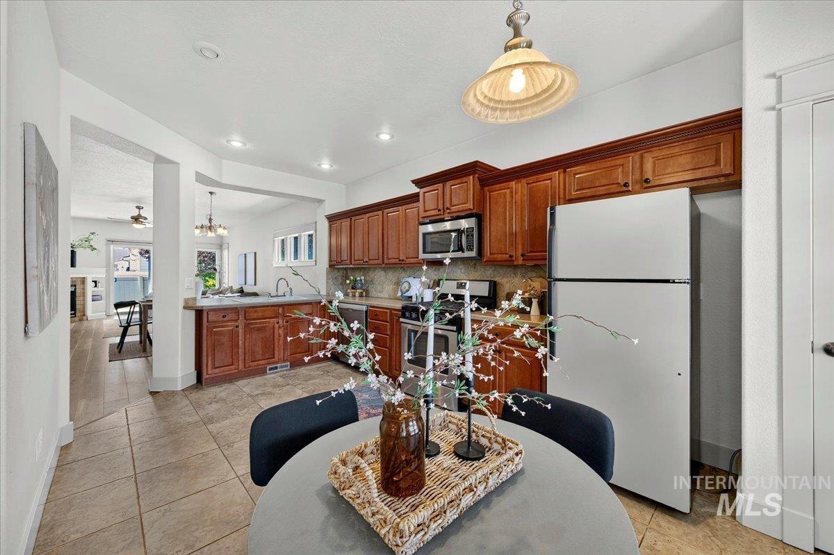 47 S Selwood Ln, Star, Idaho 83669-5079, 3 Bedrooms, 2 Bathrooms, Residential For Sale, Price $399,900,MLS 98991659