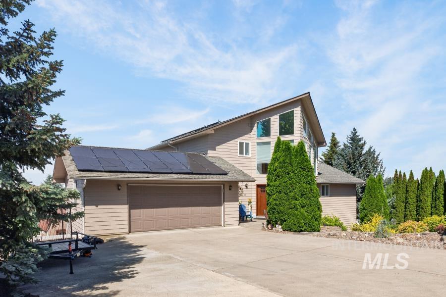 653 Indian Hills Drive, Moscow, Idaho 83843, 4 Bedrooms, 3 Bathrooms, Residential For Sale, Price $679,000, 98991669