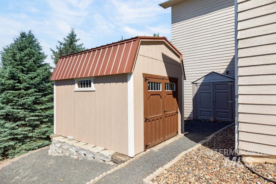653 Indian Hills Drive, Moscow, Idaho 83843, 4 Bedrooms, 3 Bathrooms, Residential For Sale, Price $679,000, 98991669