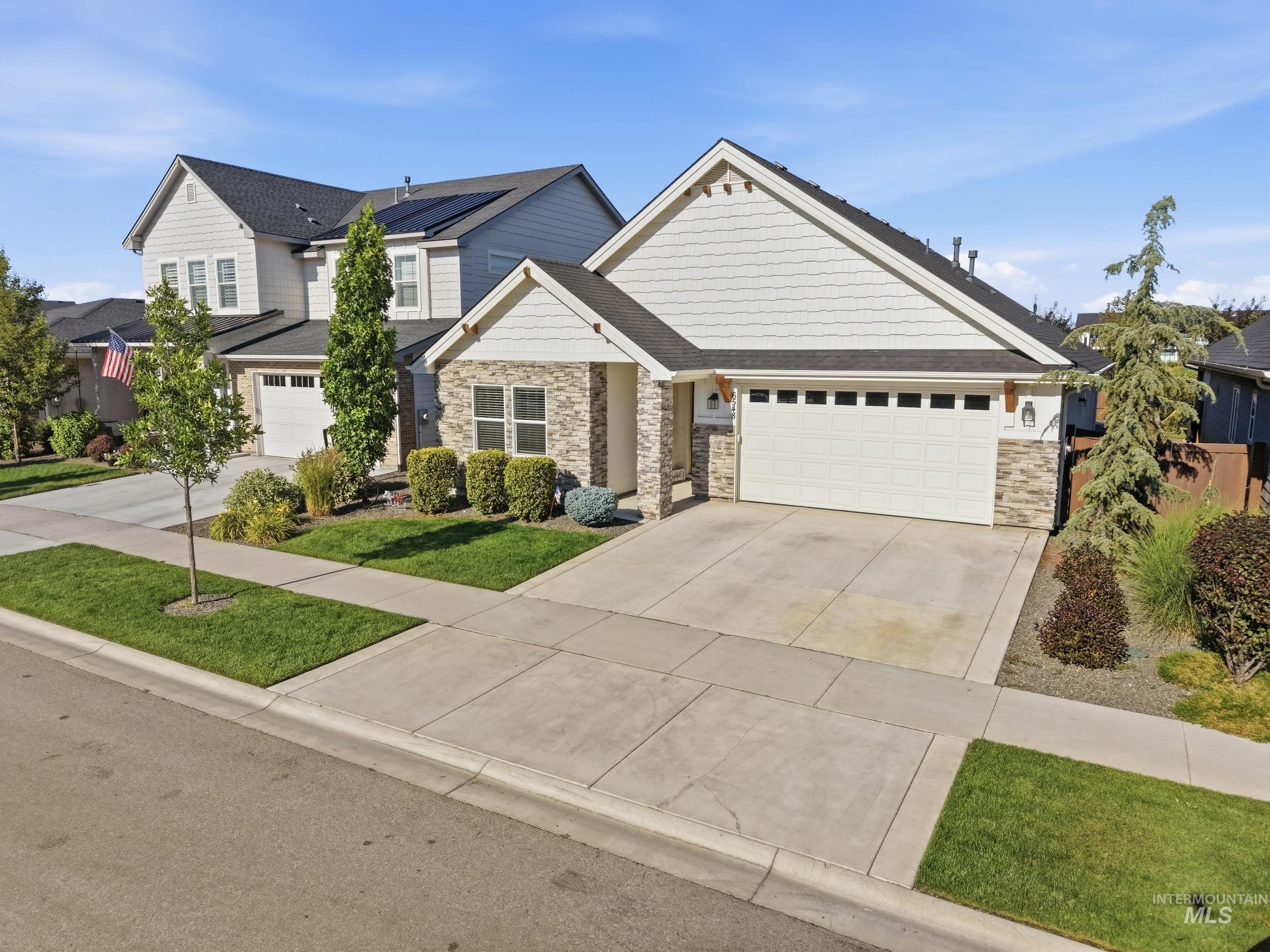6548 N Oakstone Ave, Meridian, Idaho 83646, 3 Bedrooms, 2 Bathrooms, Residential For Sale, Price $584,000, 98991670