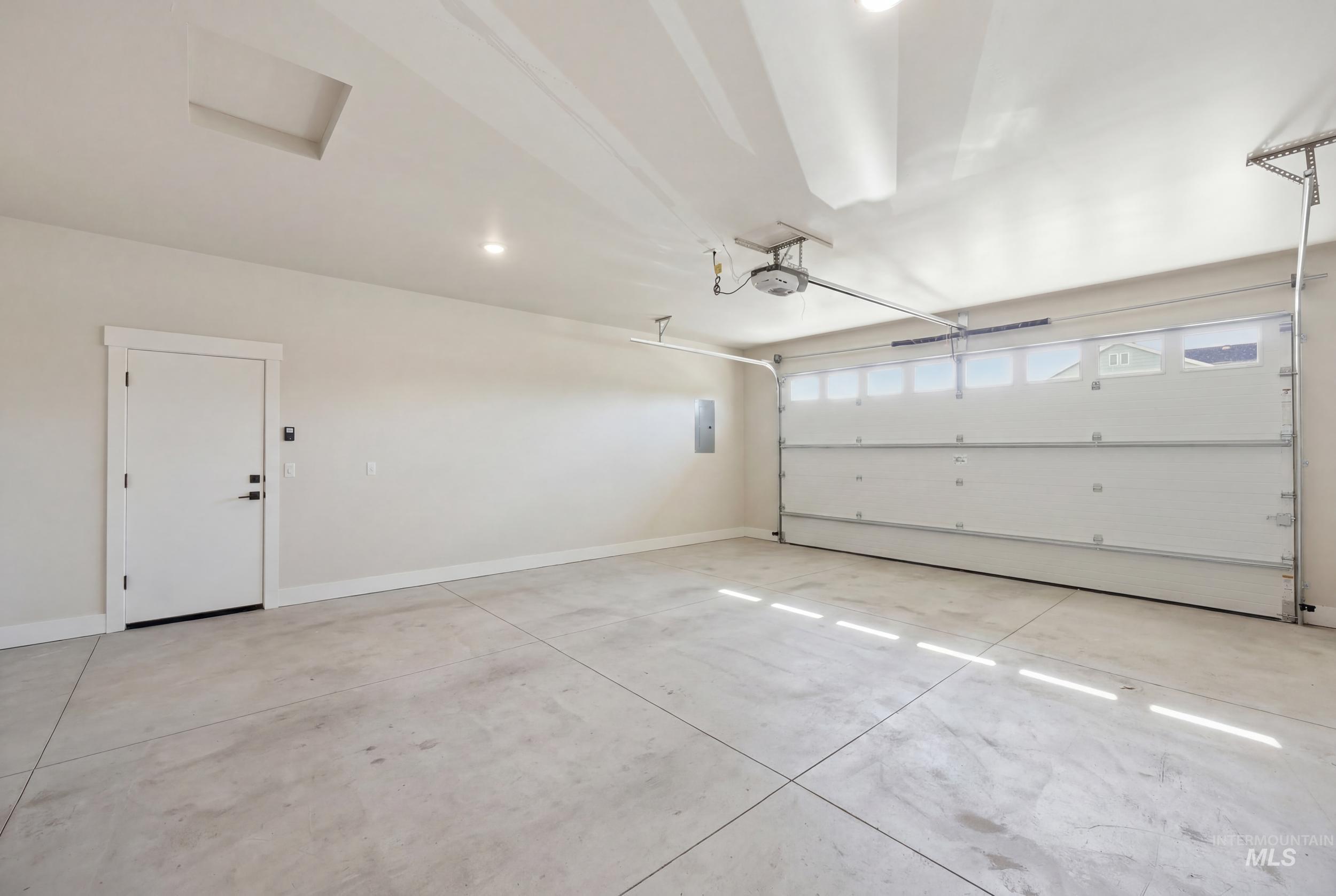 6548 N Oakstone Ave, Meridian, Idaho 83646, 3 Bedrooms, 2 Bathrooms, Residential For Sale, Price $584,000, 98991670