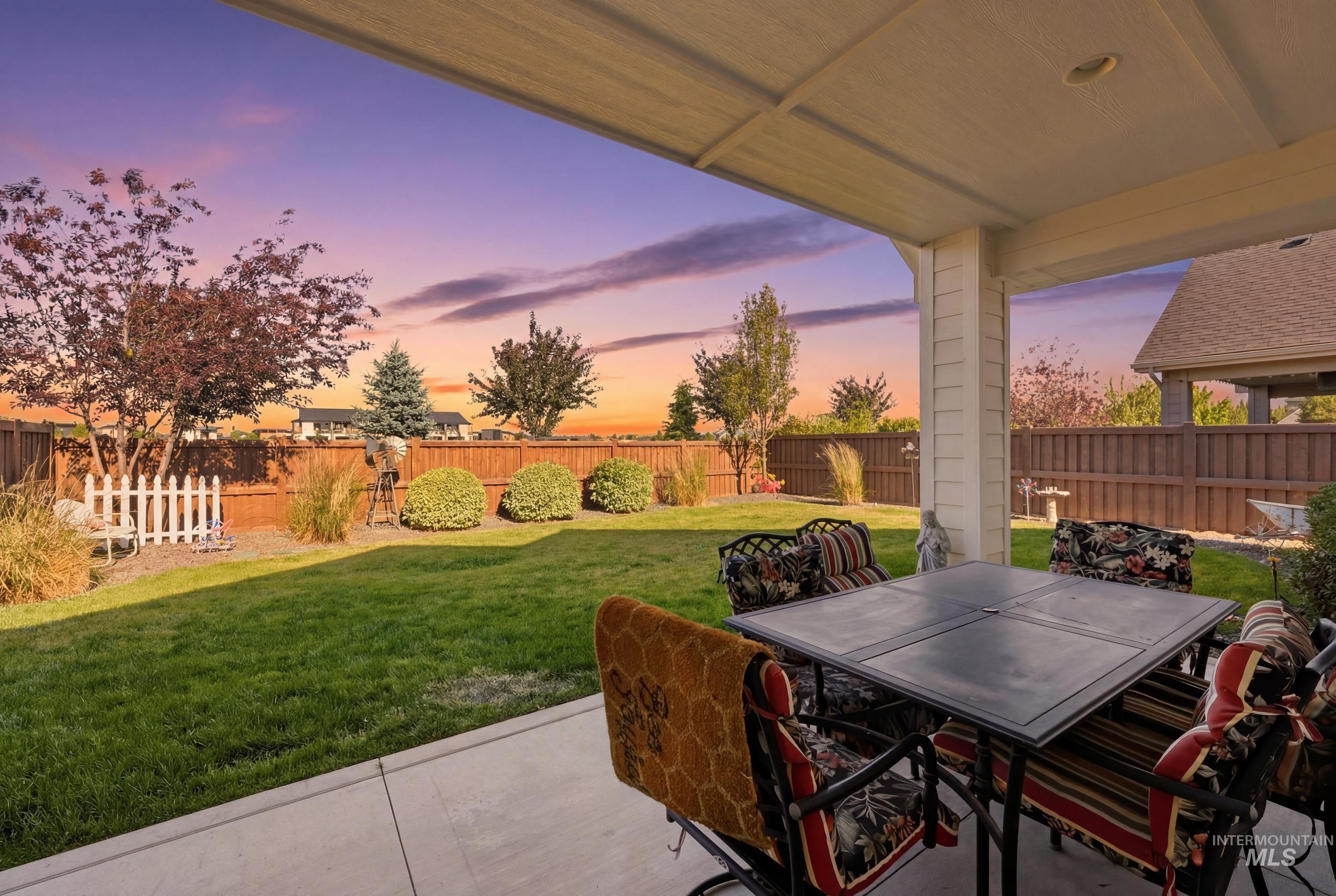 6548 N Oakstone Ave, Meridian, Idaho 83646, 3 Bedrooms, 2 Bathrooms, Residential For Sale, Price $584,000, 98991670