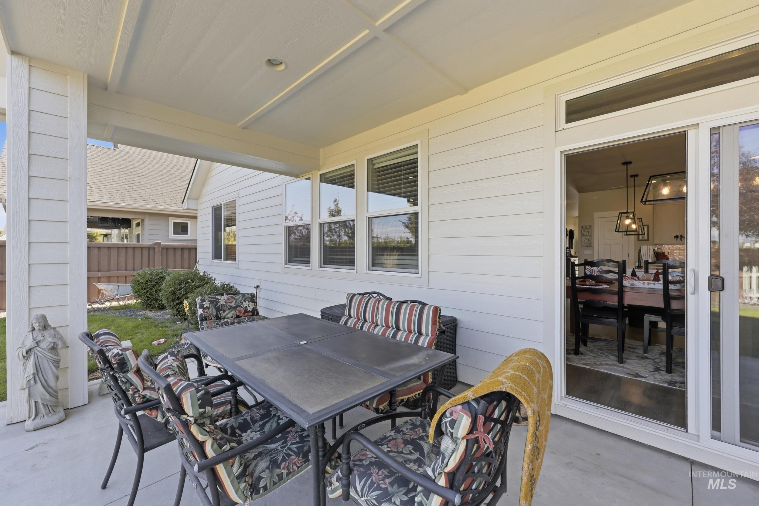 6548 N Oakstone Ave, Meridian, Idaho 83646, 3 Bedrooms, 2 Bathrooms, Residential For Sale, Price $584,000, 98991670