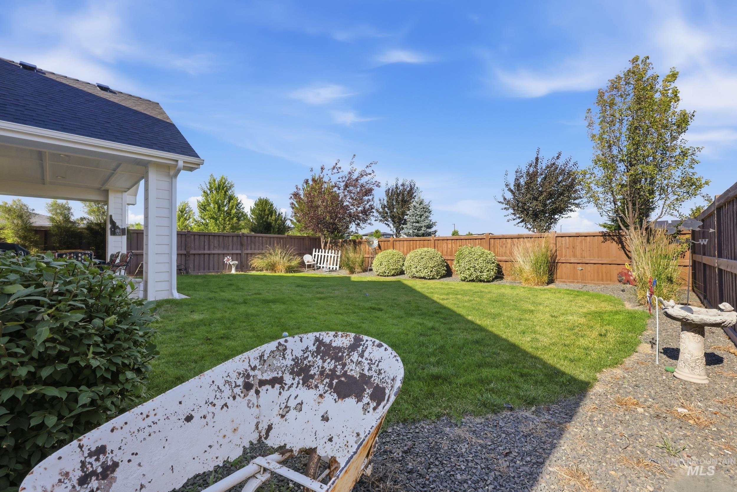6548 N Oakstone Ave, Meridian, Idaho 83646, 3 Bedrooms, 2 Bathrooms, Residential For Sale, Price $584,000, 98991670