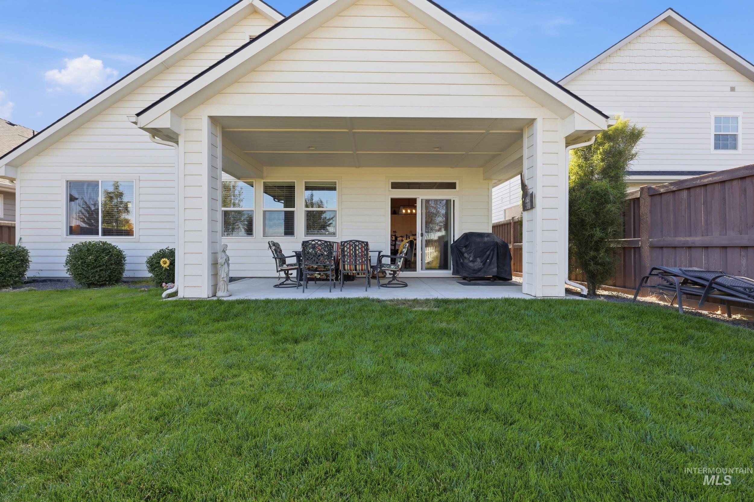 6548 N Oakstone Ave, Meridian, Idaho 83646, 3 Bedrooms, 2 Bathrooms, Residential For Sale, Price $584,000, 98991670