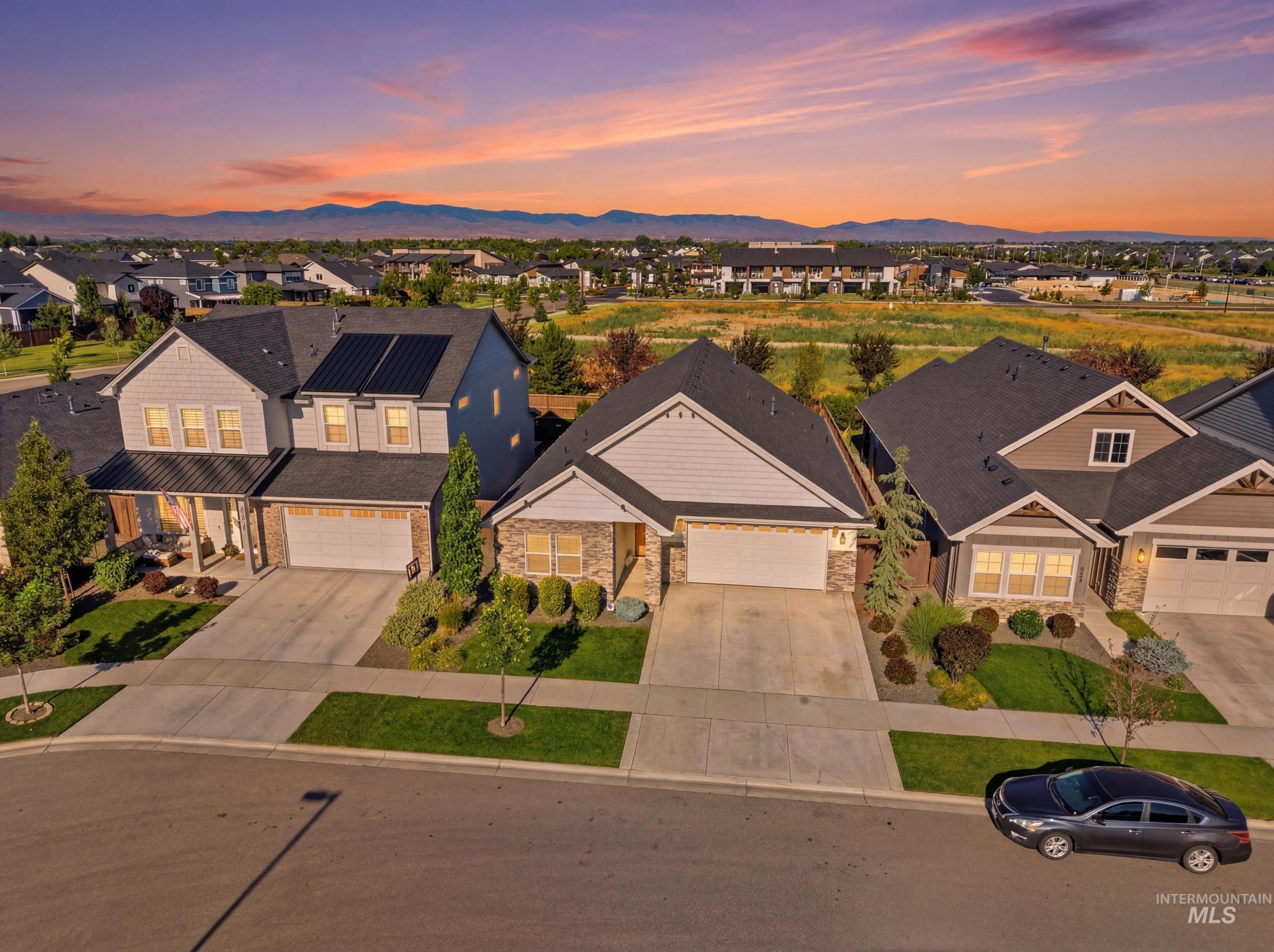 6548 N Oakstone Ave, Meridian, Idaho 83646, 3 Bedrooms, 2 Bathrooms, Residential For Sale, Price $584,000, 98991670