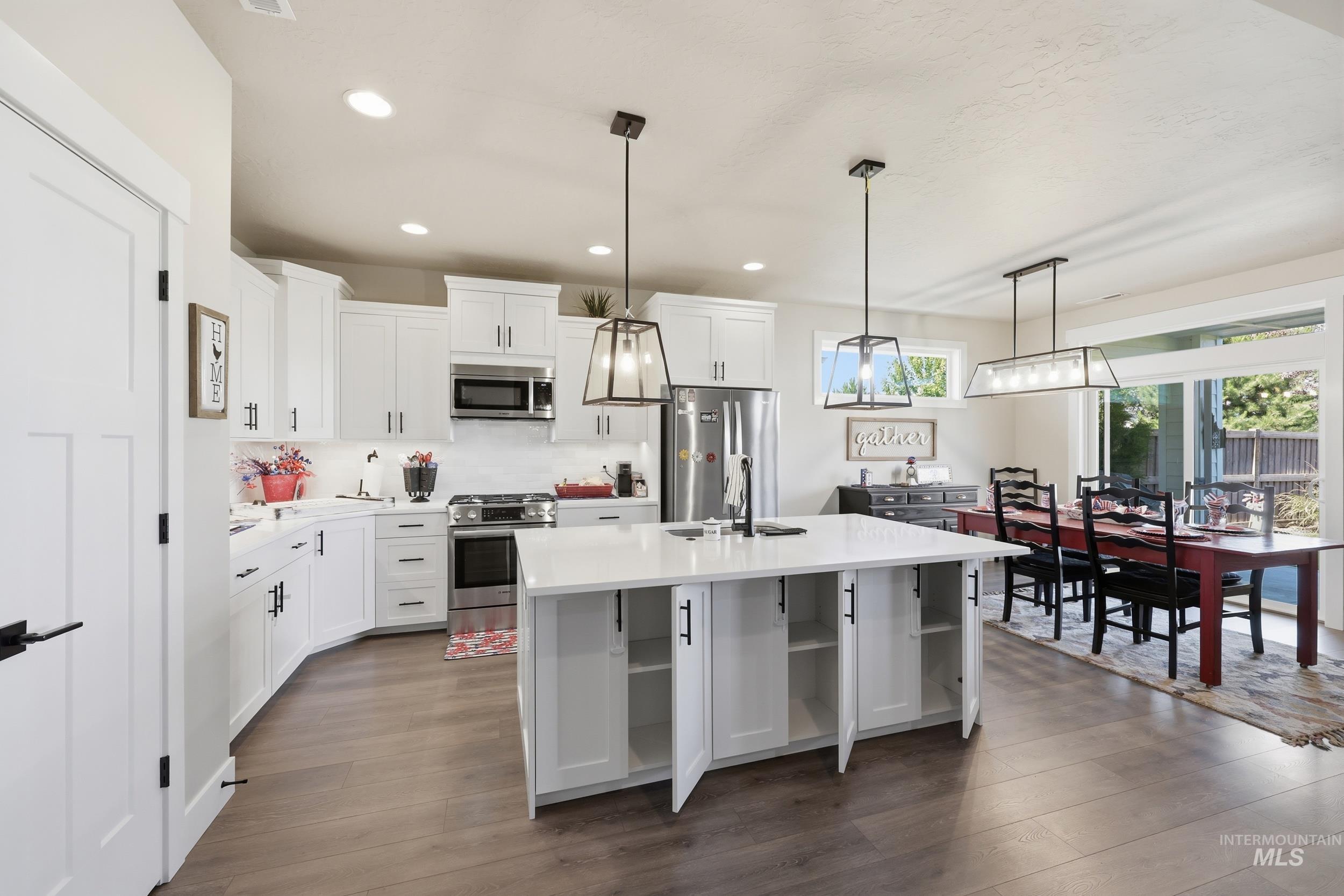 6548 N Oakstone Ave, Meridian, Idaho 83646, 3 Bedrooms, 2 Bathrooms, Residential For Sale, Price $584,000, 98991670