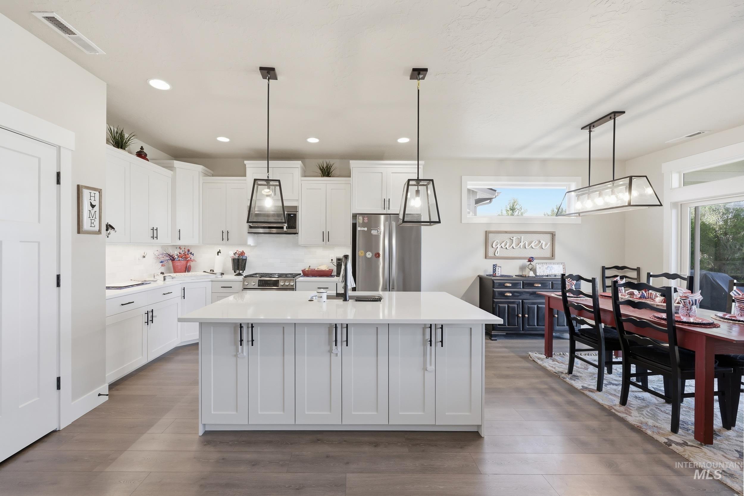 6548 N Oakstone Ave, Meridian, Idaho 83646, 3 Bedrooms, 2 Bathrooms, Residential For Sale, Price $584,000, 98991670