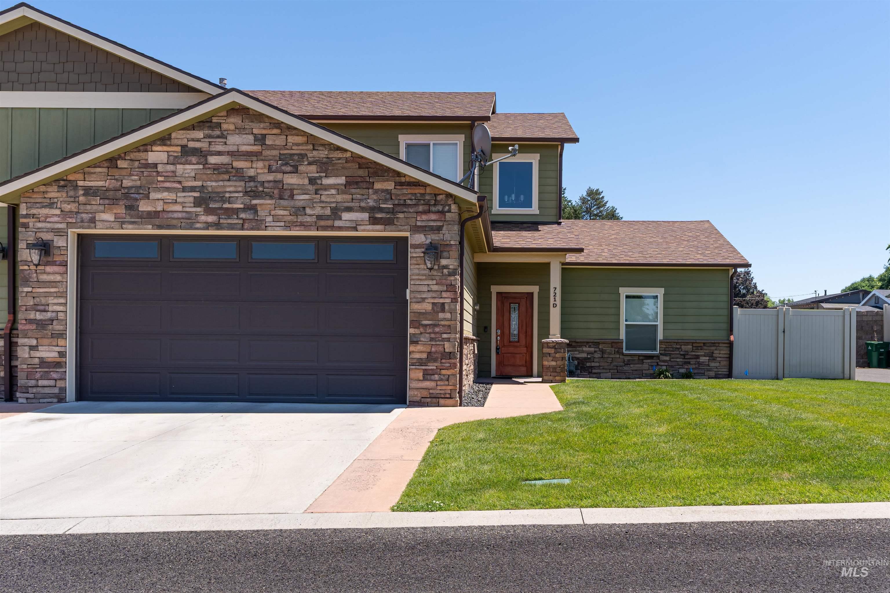 721 LINDEN AVE, Lewiston, Idaho 83501-0000, 3 Bedrooms, 2.5 Bathrooms, Residential For Sale, Price $415,000,MLS 98991672