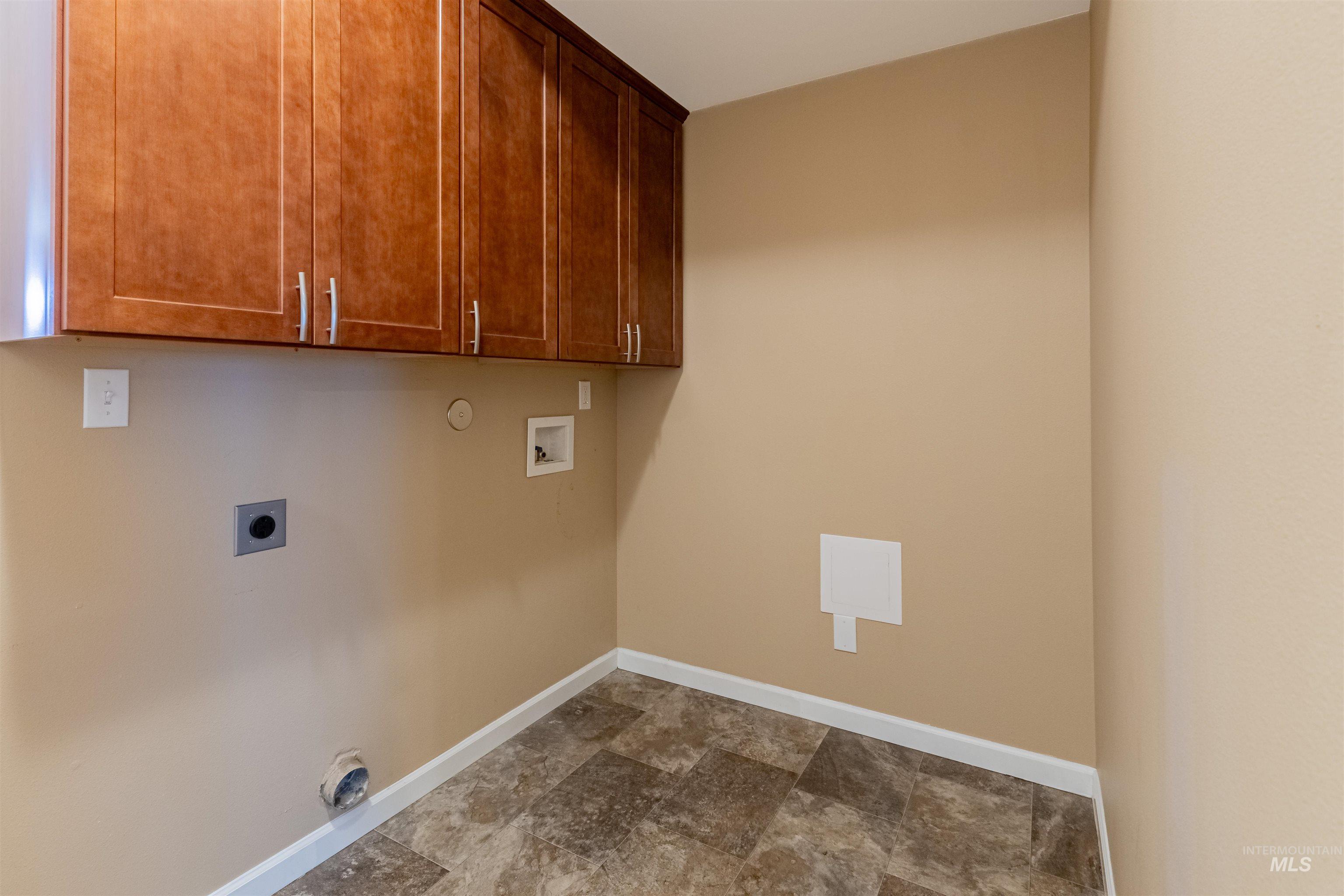 721 LINDEN AVE, Lewiston, Idaho 83501-0000, 3 Bedrooms, 2.5 Bathrooms, Residential For Sale, Price $415,000,MLS 98991672