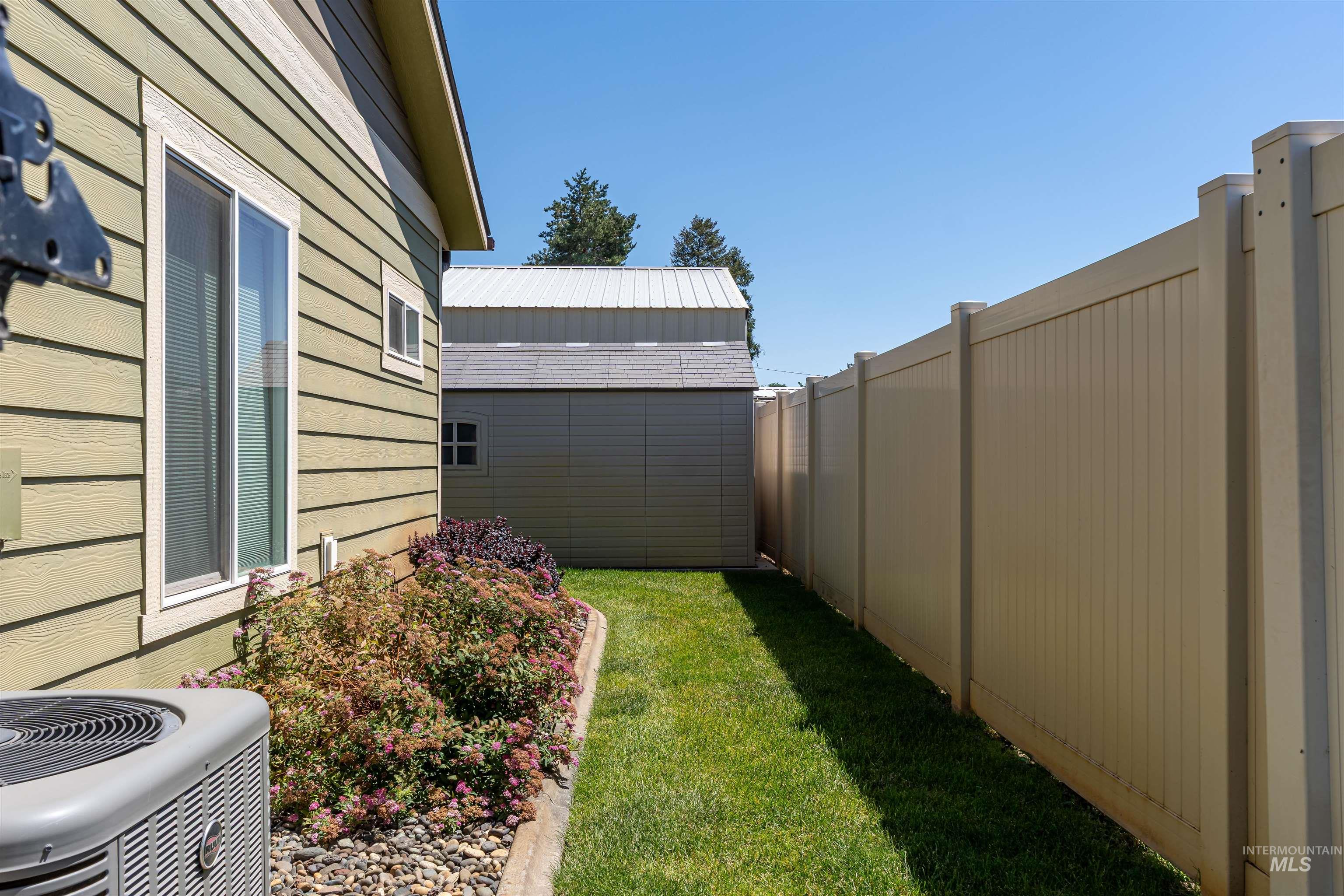721 LINDEN AVE, Lewiston, Idaho 83501-0000, 3 Bedrooms, 2.5 Bathrooms, Residential For Sale, Price $415,000,MLS 98991672